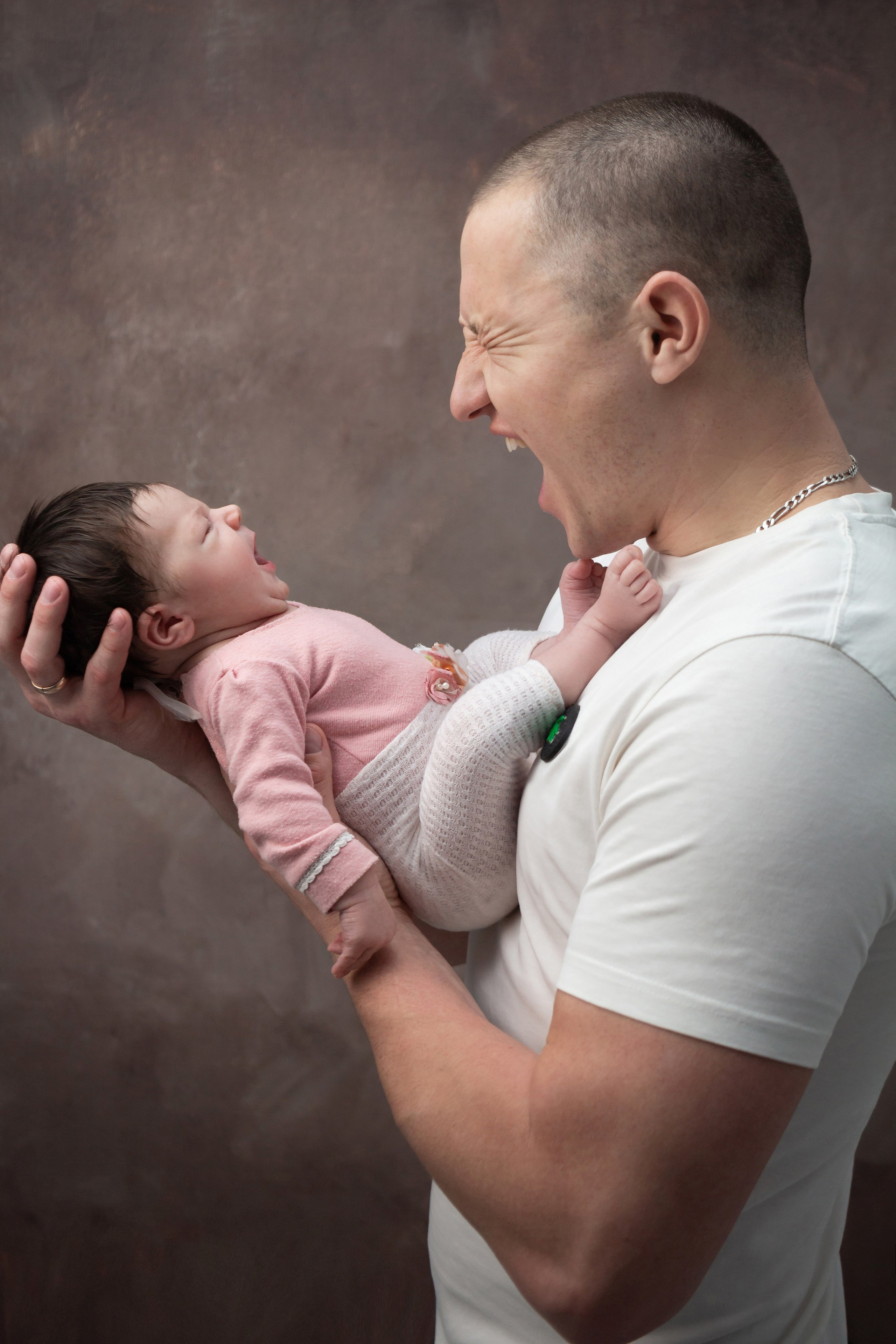 Кадры малыша с родителями. Фотограф новорождённых Анапа Елена Кушнарь