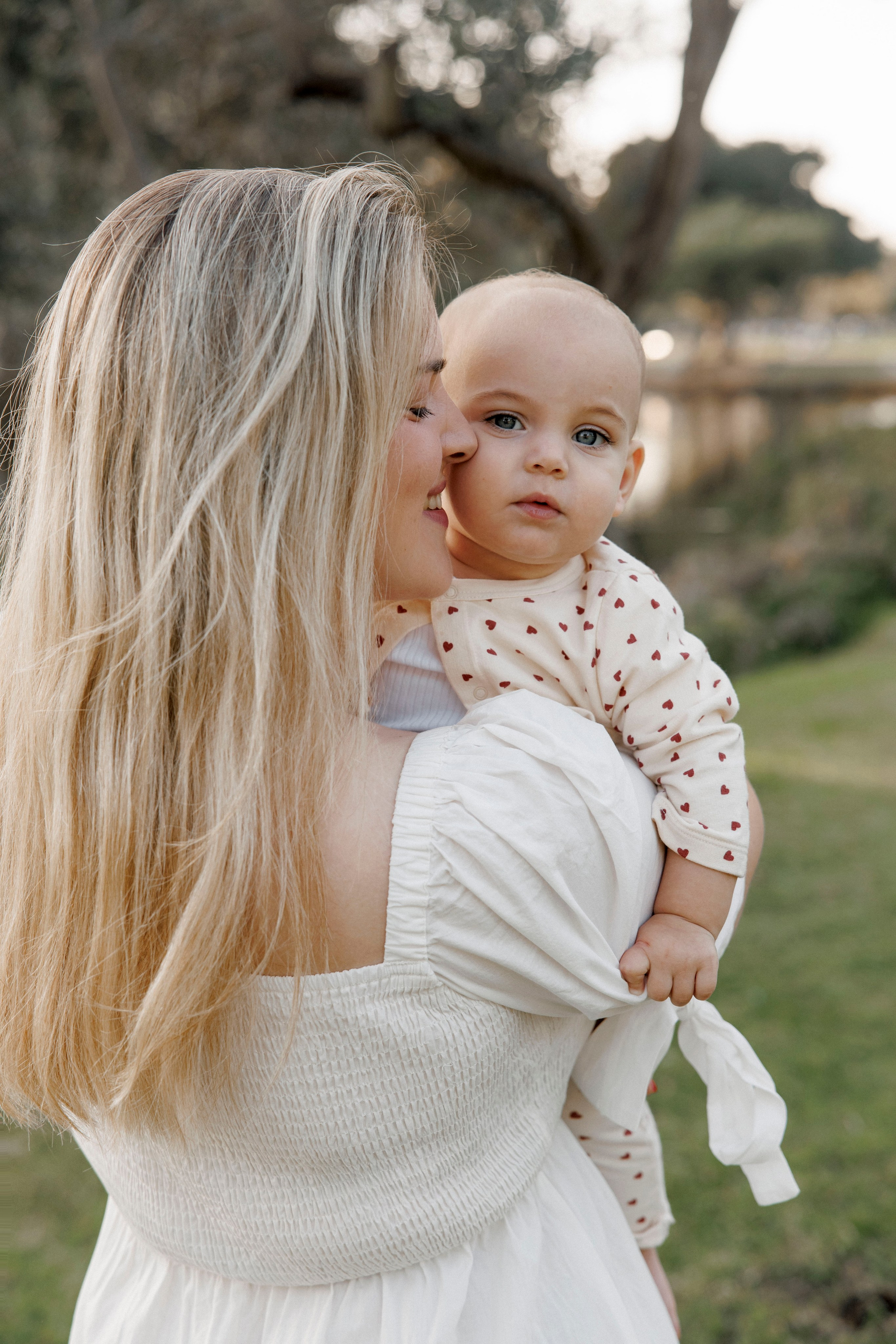 First year photoshoot inside the park (sunset). Wedding and family photographer