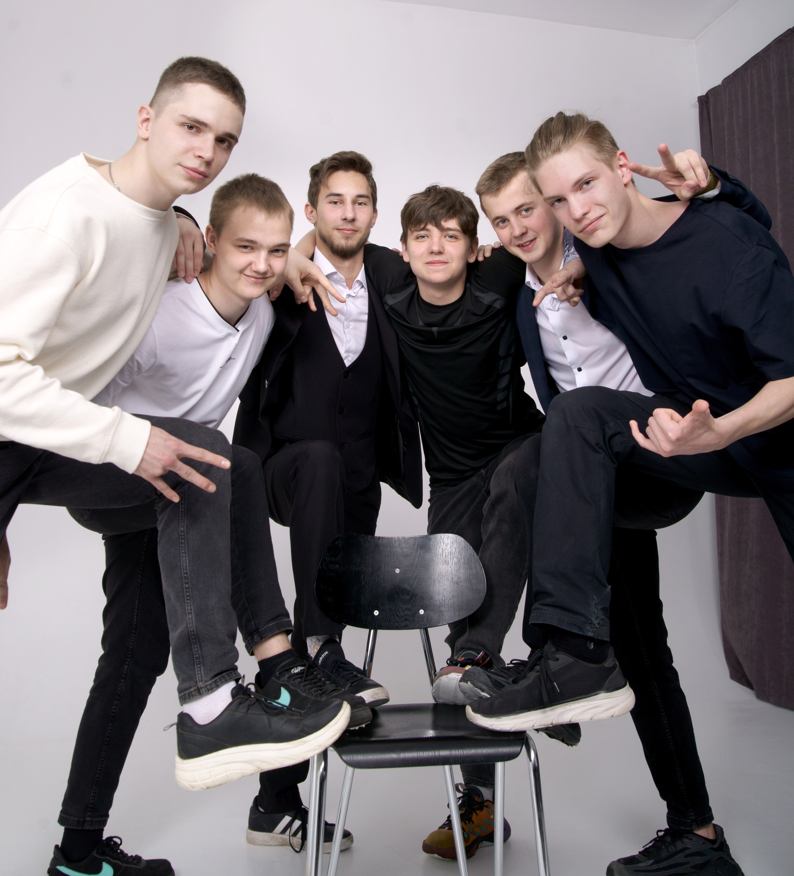 Студийная фотосессия выпускников 9,11 классов в Иркутске