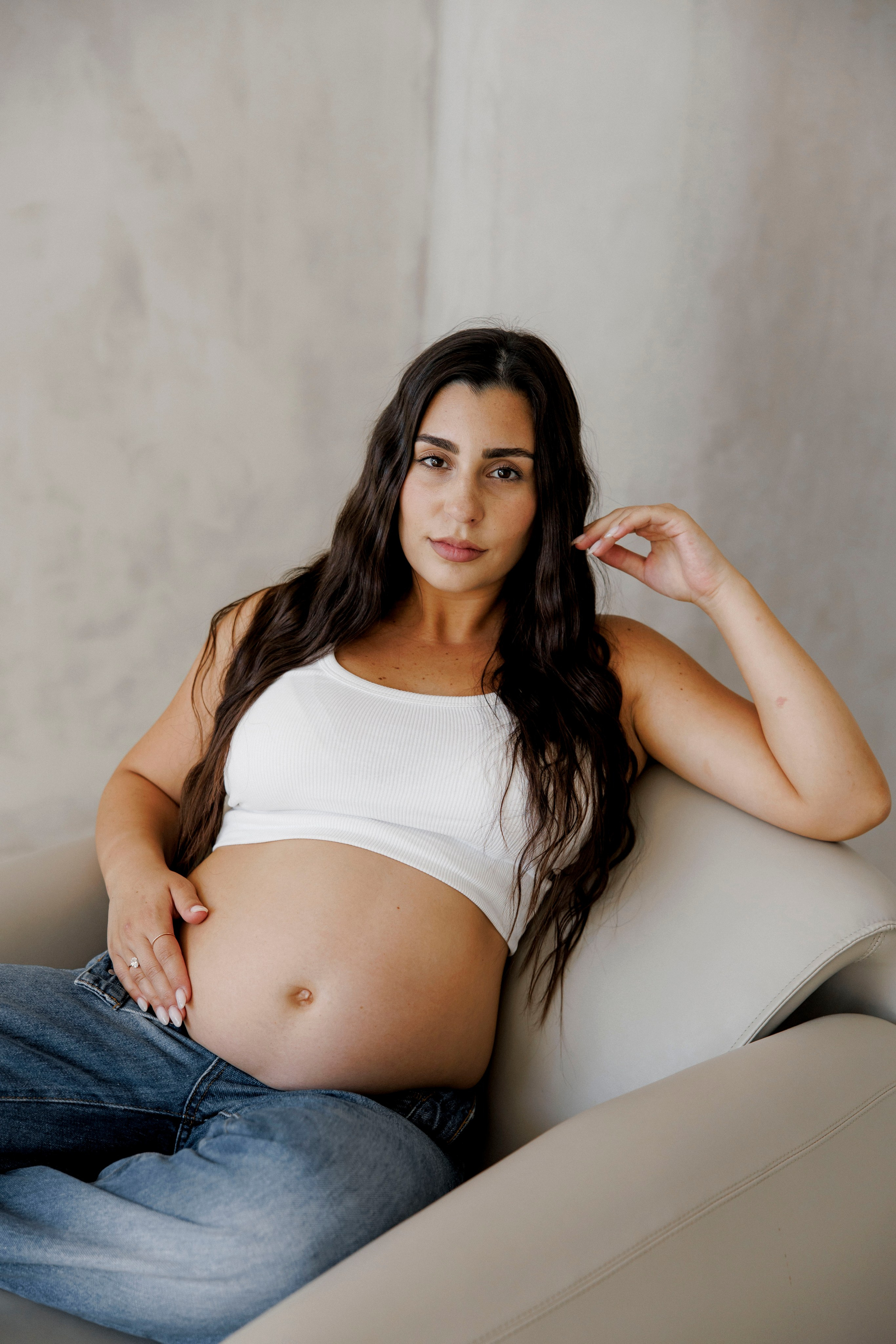 Pregnancy photoshoot inside the Grey Studio. Главная