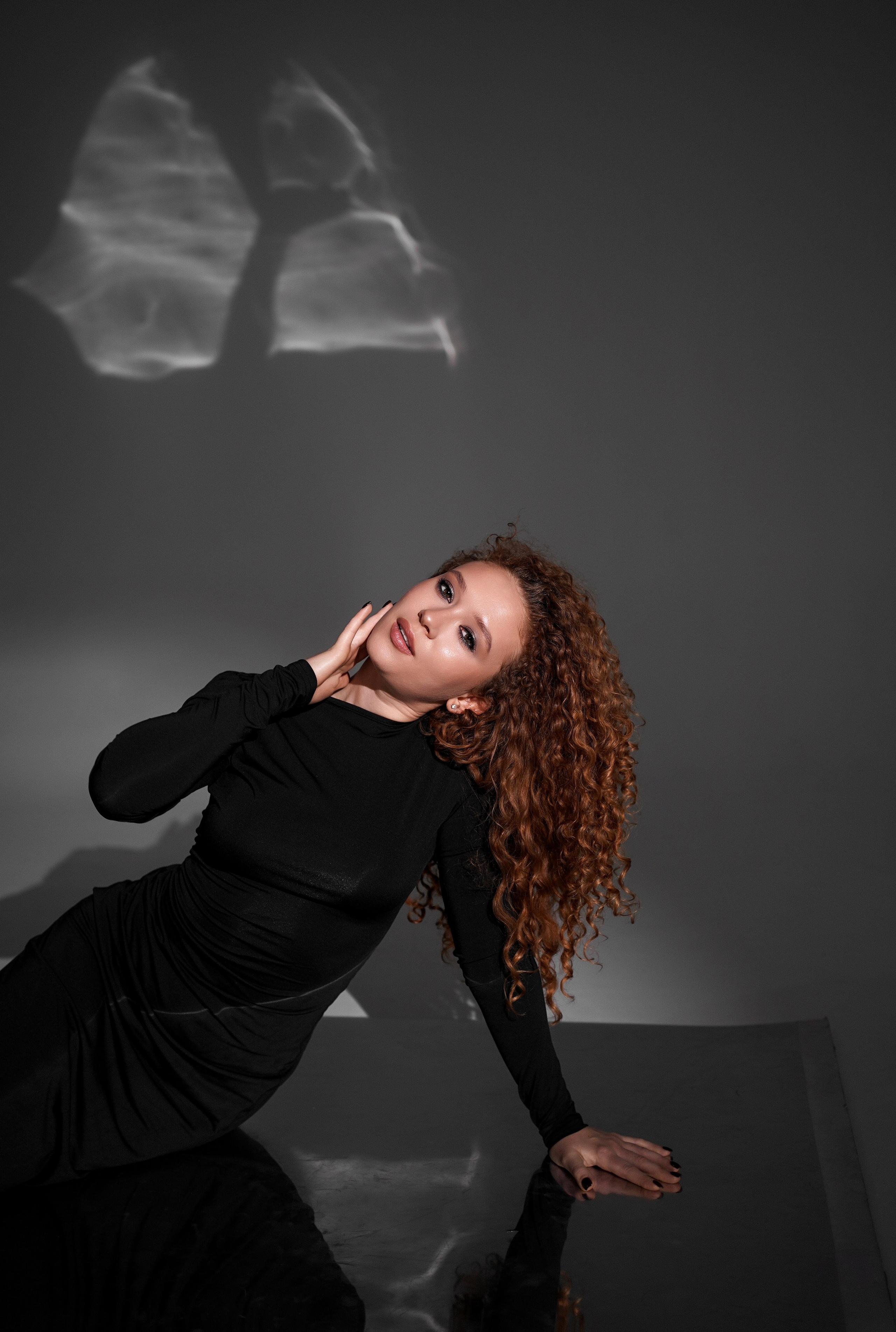 Фотосессия на циклораме с зеркалом. Свадебный фотограф в Ростове-на-Дону. Таинство Крещения и Венчания, семейные фотосессии. Алёна Чёботова