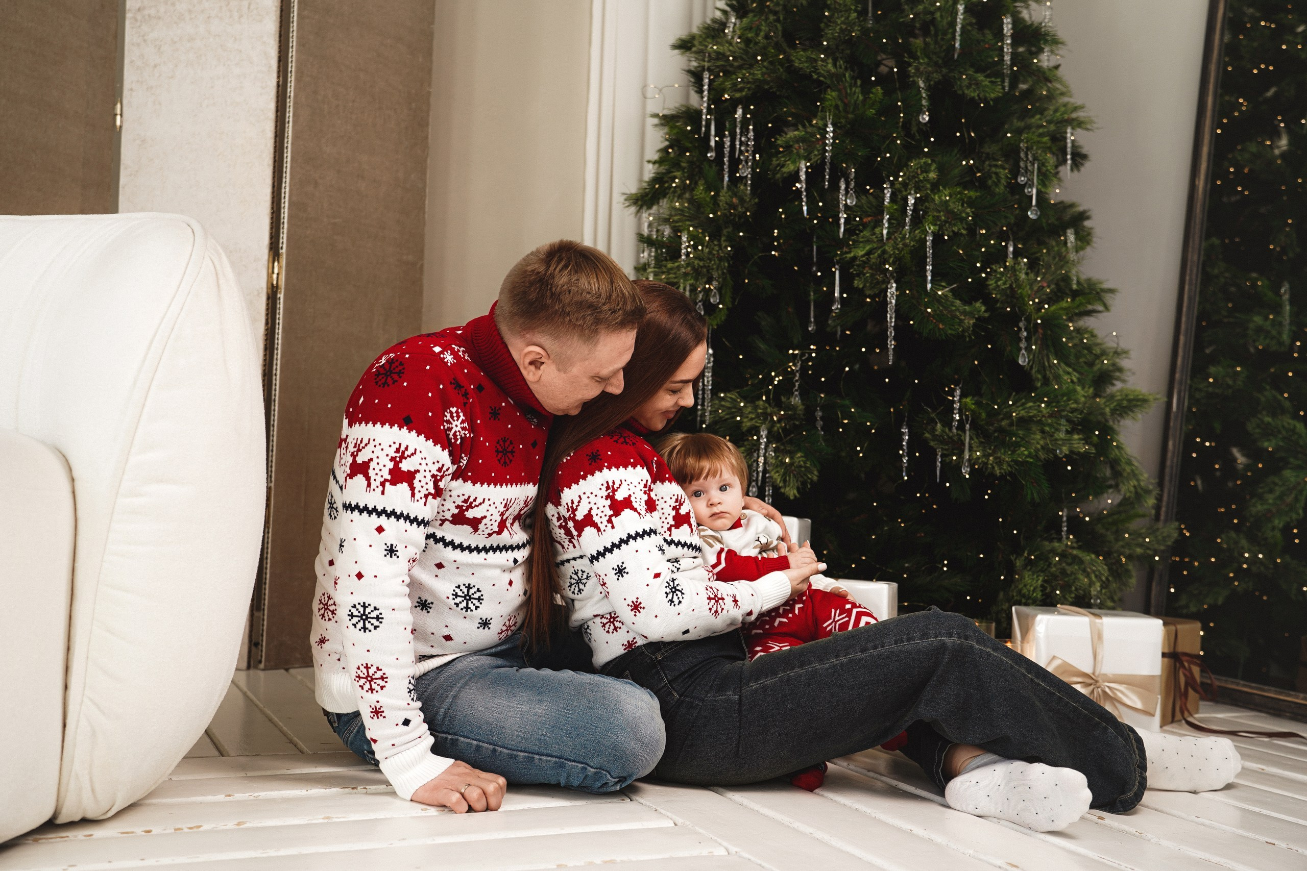 Семейная фотосессия в студии Blanc. Свадебный фотограф в Ростове-на-Дону. Таинство Крещения и Венчания, семейные фотосессии. Алёна Чёботова