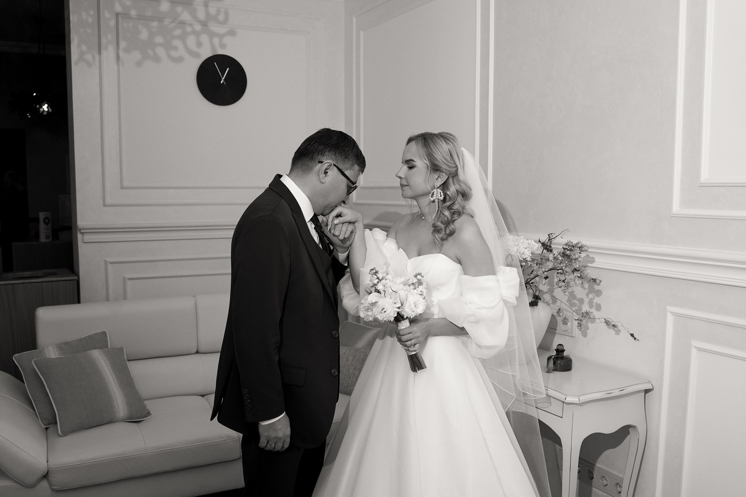 Свадебная фотосессия «4 часа». Отель Резиденция в Ростове-на-Дону. Кадры молодоженов на природе. Фотосессия банкета 1 час. Свадебный фотограф в Ростове-на-Дону. Таинство Крещения и Венчания, семейные фотосессии. Алёна Чёботова