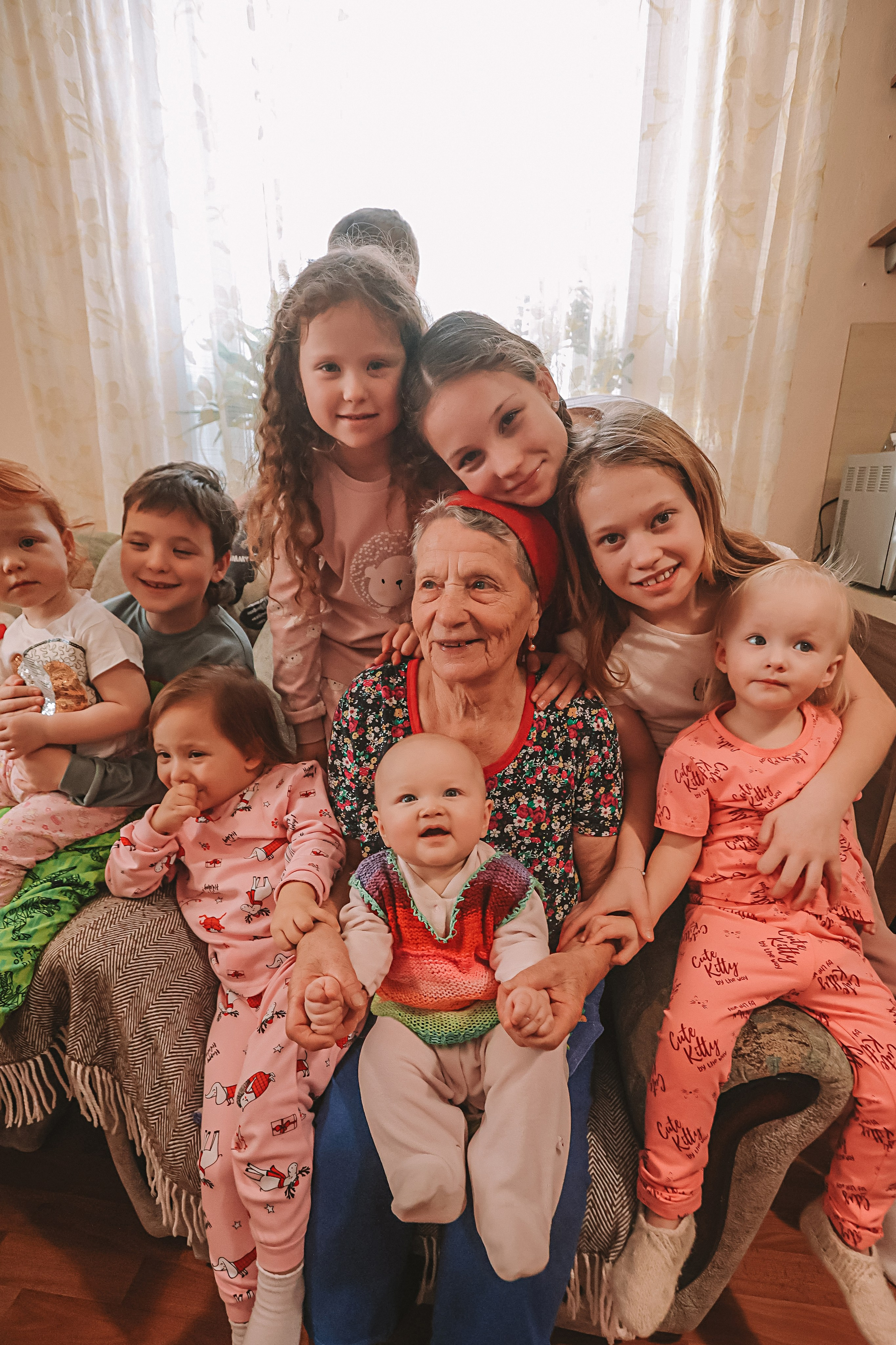 Большая семья репортаж. Семейный фотограф Тюмень, фотограф на роды Салмина Мария