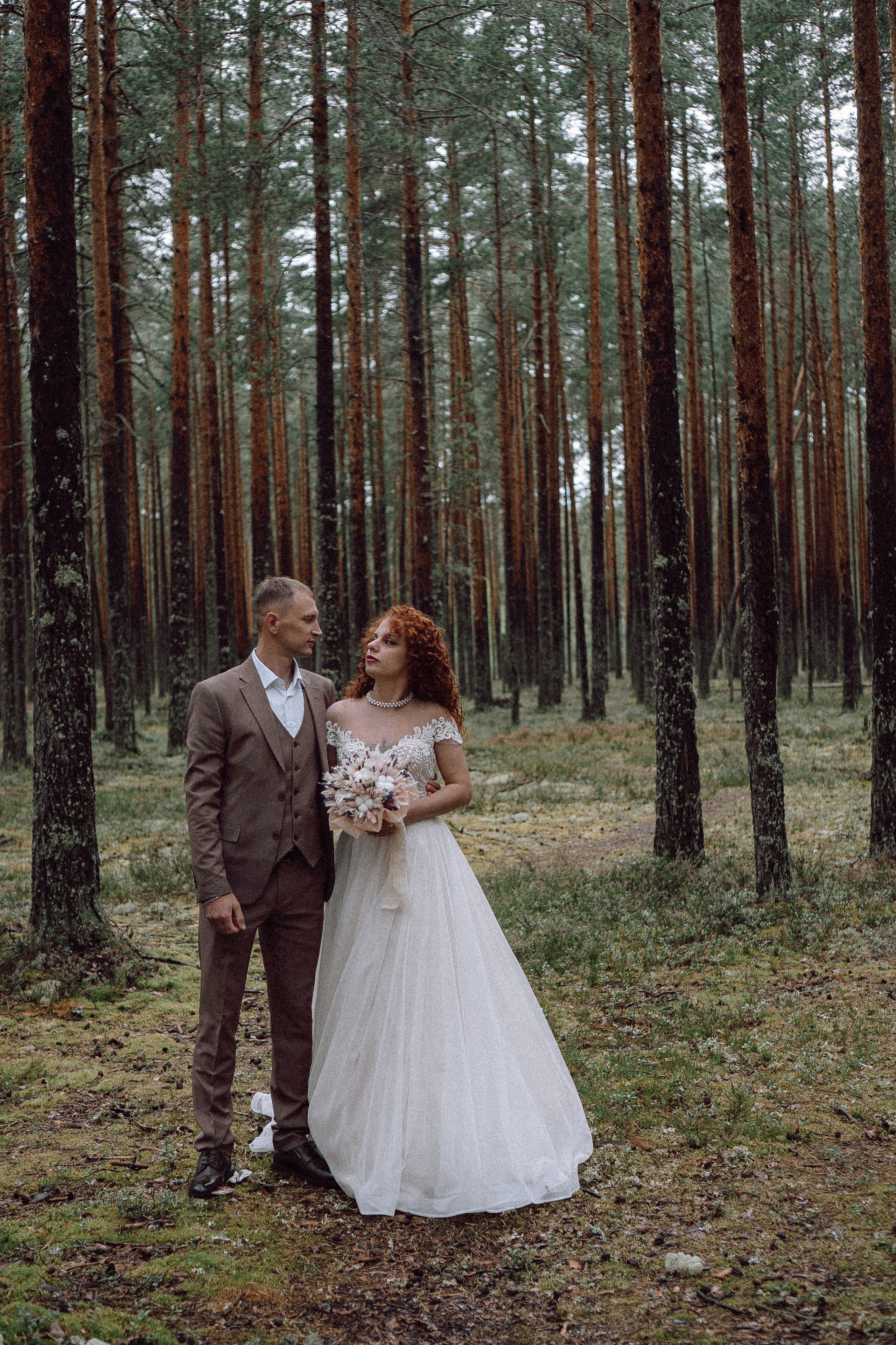 СВАДЕБНАЯ ФОТОСЕССИИЯ ПАРЫ В ГОРОДЕ ПРИОЗЕРСК В СОСНОВОМ ЛЕСУ И С ПИКАПОМ. Профессиональный фотограф, Санкт-Петербург — Виктория Богомолова