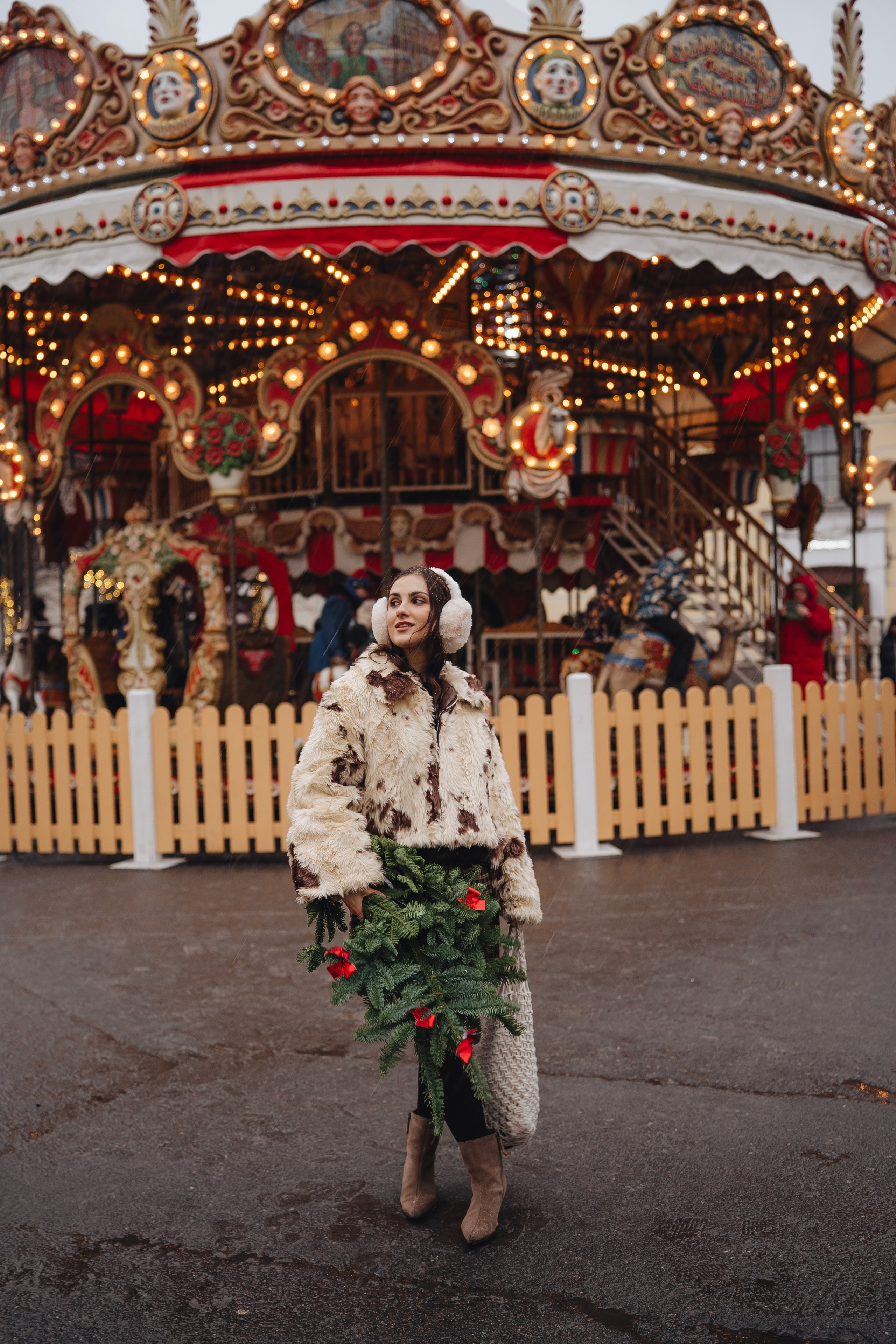 ПРОГУЛКА НА МАНЕЖНОЙ ПЛОЩАДИ ДЛЯ ДЕВУШКИ ПЕРЕД НОВЫМ ГОДОМ (НОВОГОДНЯЯ ФОТОСЕССИИЯ НА МАНЕЖНОЙ ПЛОЩАДИ). Профессиональный фотограф, Санкт-Петербург — Виктория Богомолова