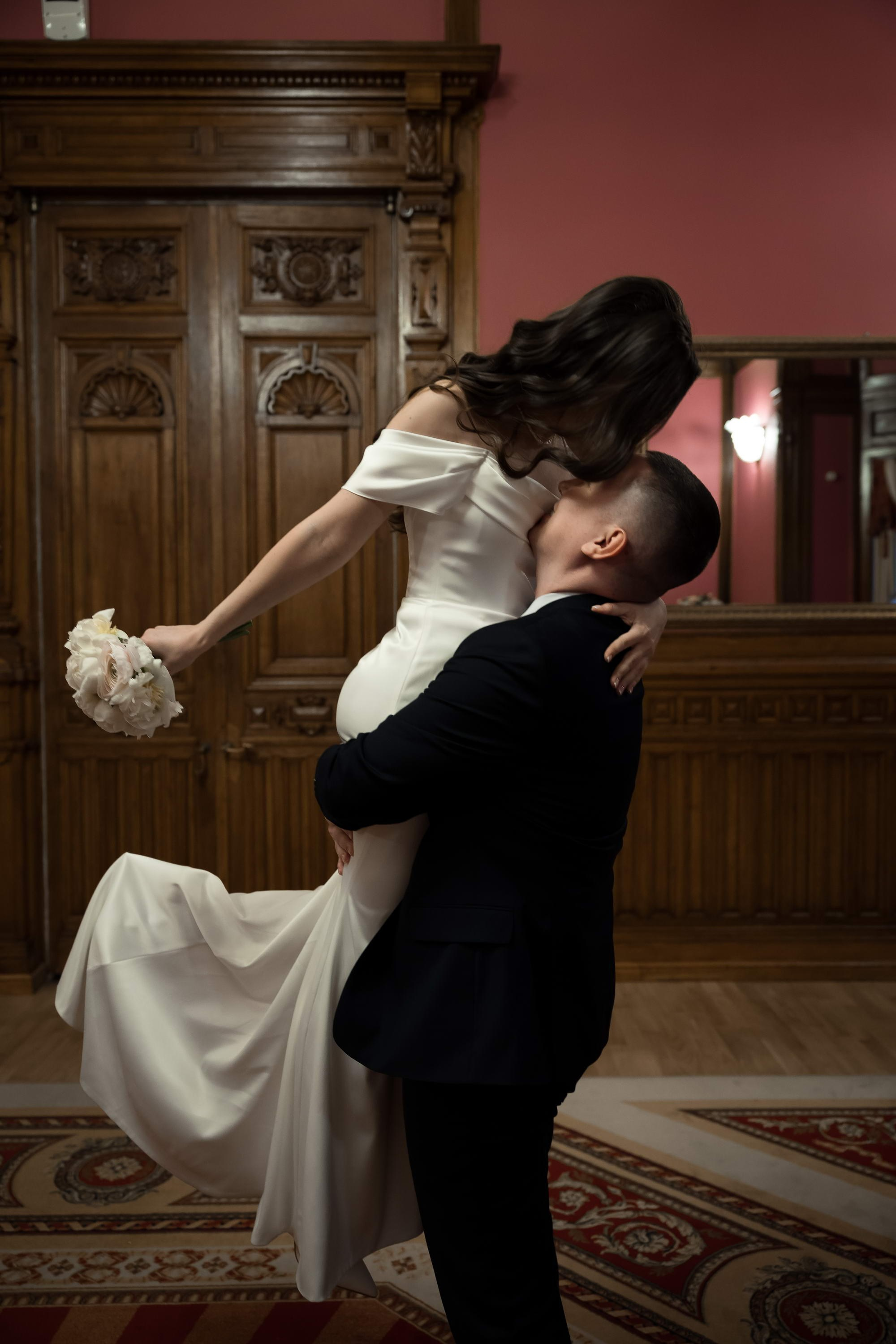 Свадебная фотосессия на Фурштатской. Свадебный фотограф Игорь Брундасов 8PHOTO на свадьбу венчание загс СПб