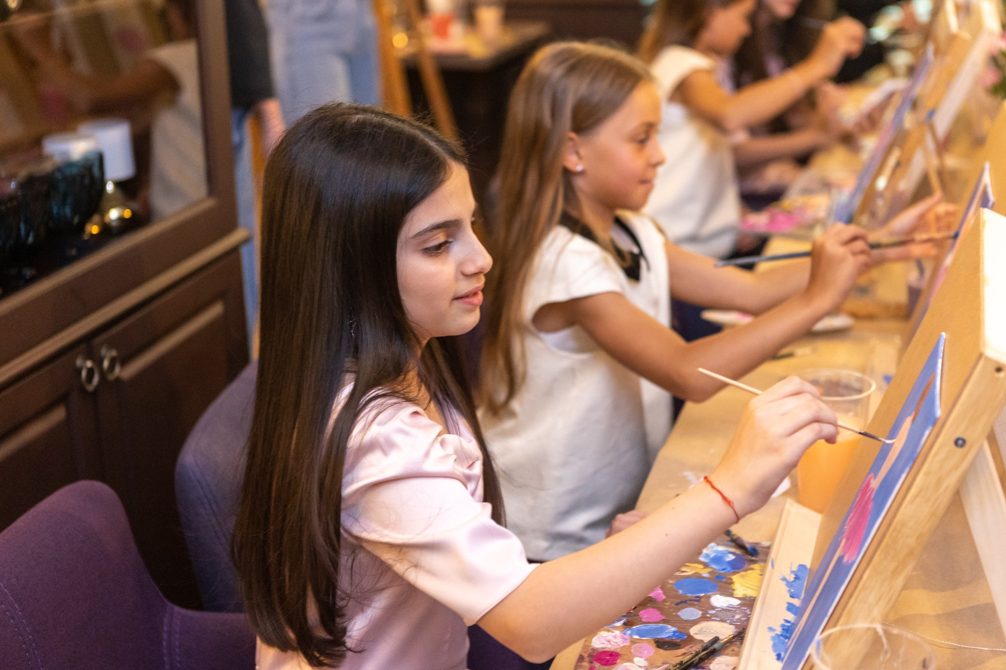 День Рождения Софьи и Лизы в ресторане «Ностальгия». Фотограф в Оренбурге. Профессиональный фотограф