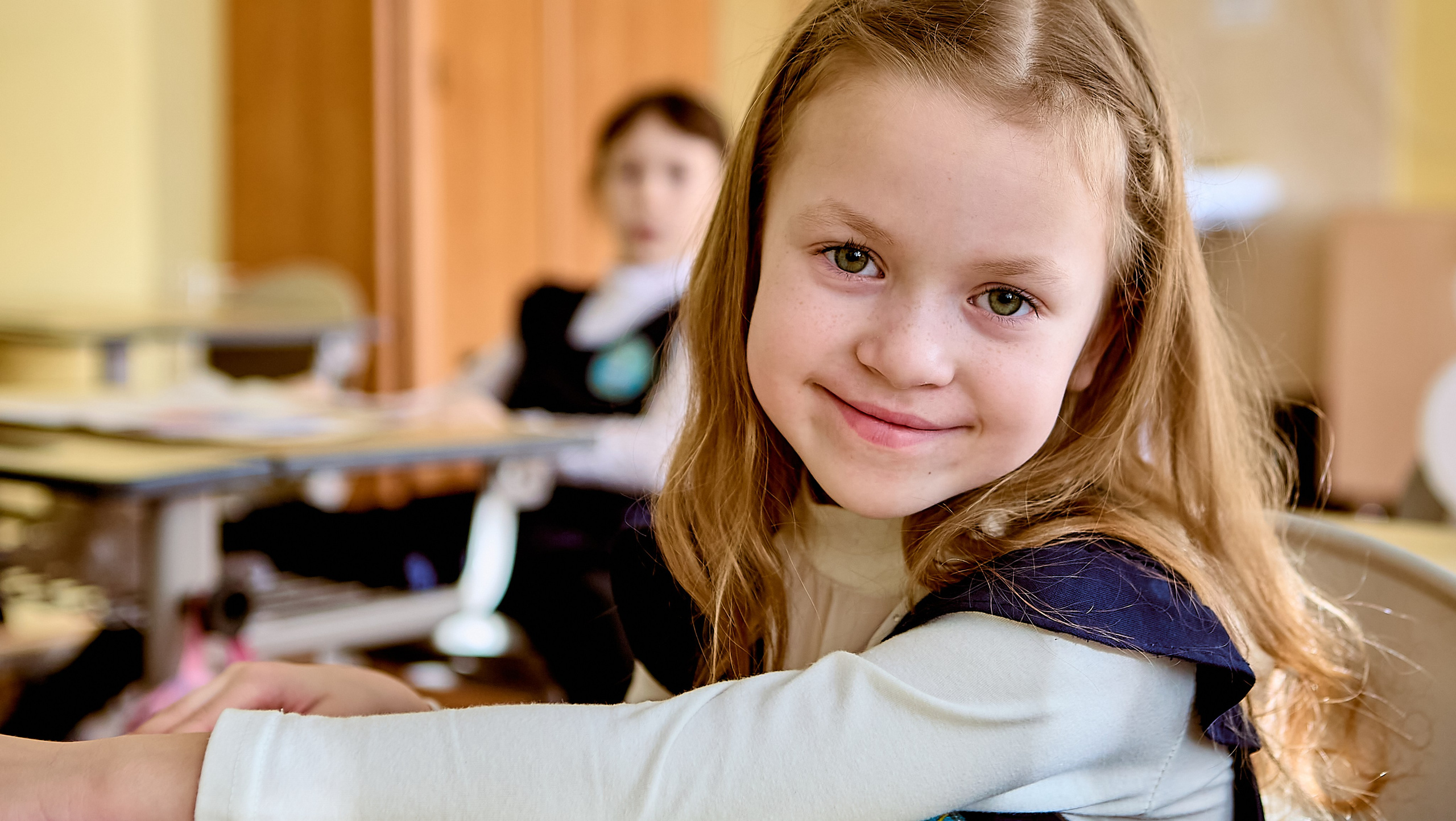 Первоклассница на уроке. Детский портрет. Православный фотограф Николай Голованов г. Дзержинск