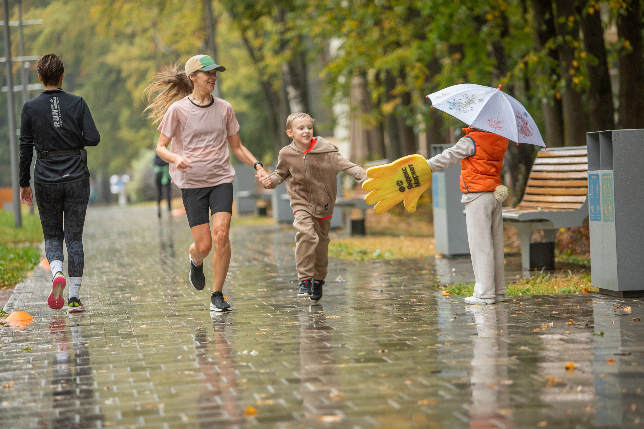 7 лет забегам 5 вёрст Химки 28.09.24. Фотограф Сергей Ловкий