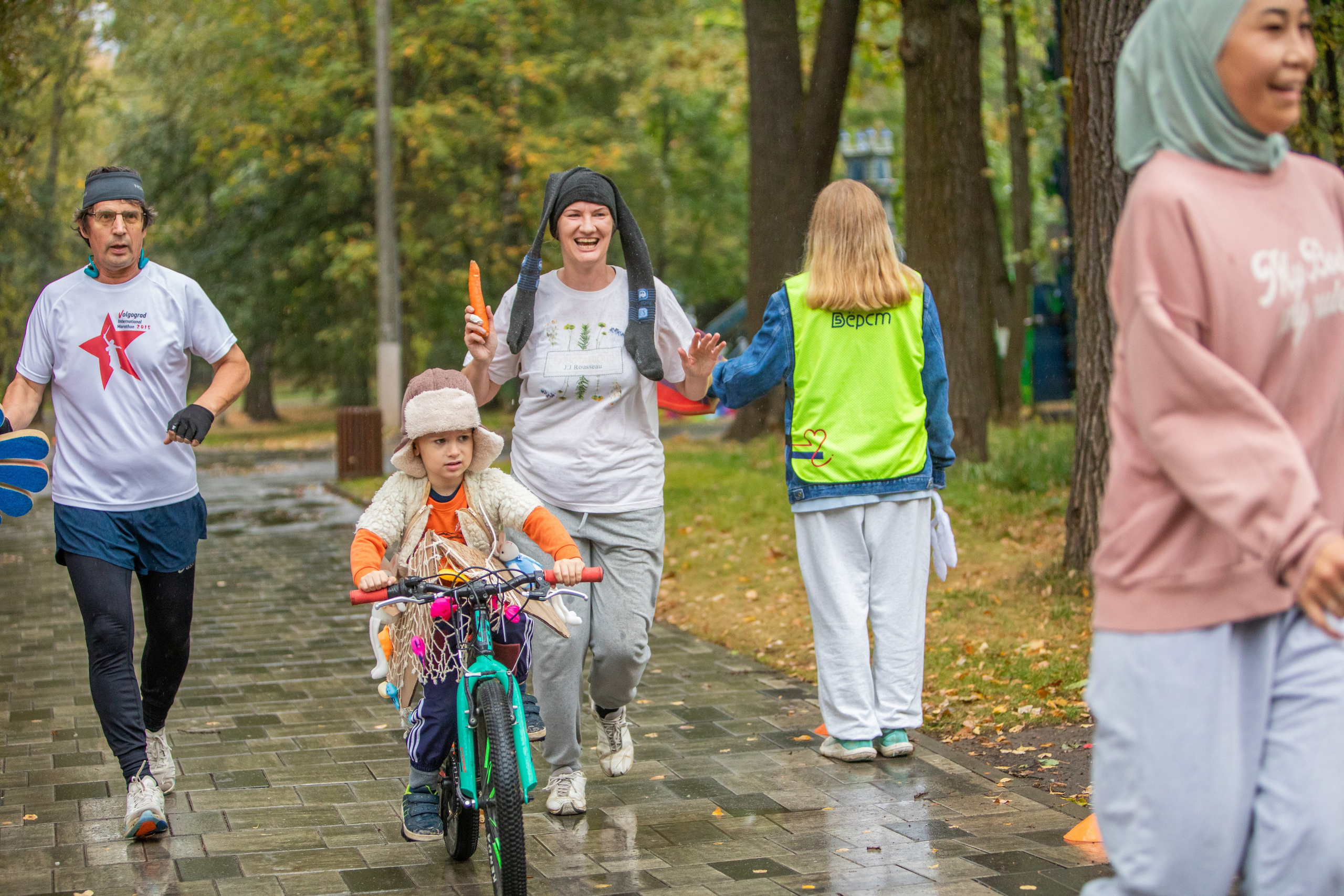 7 лет забегам 5 вёрст Химки 28.09.24. Фотограф Сергей Ловкий