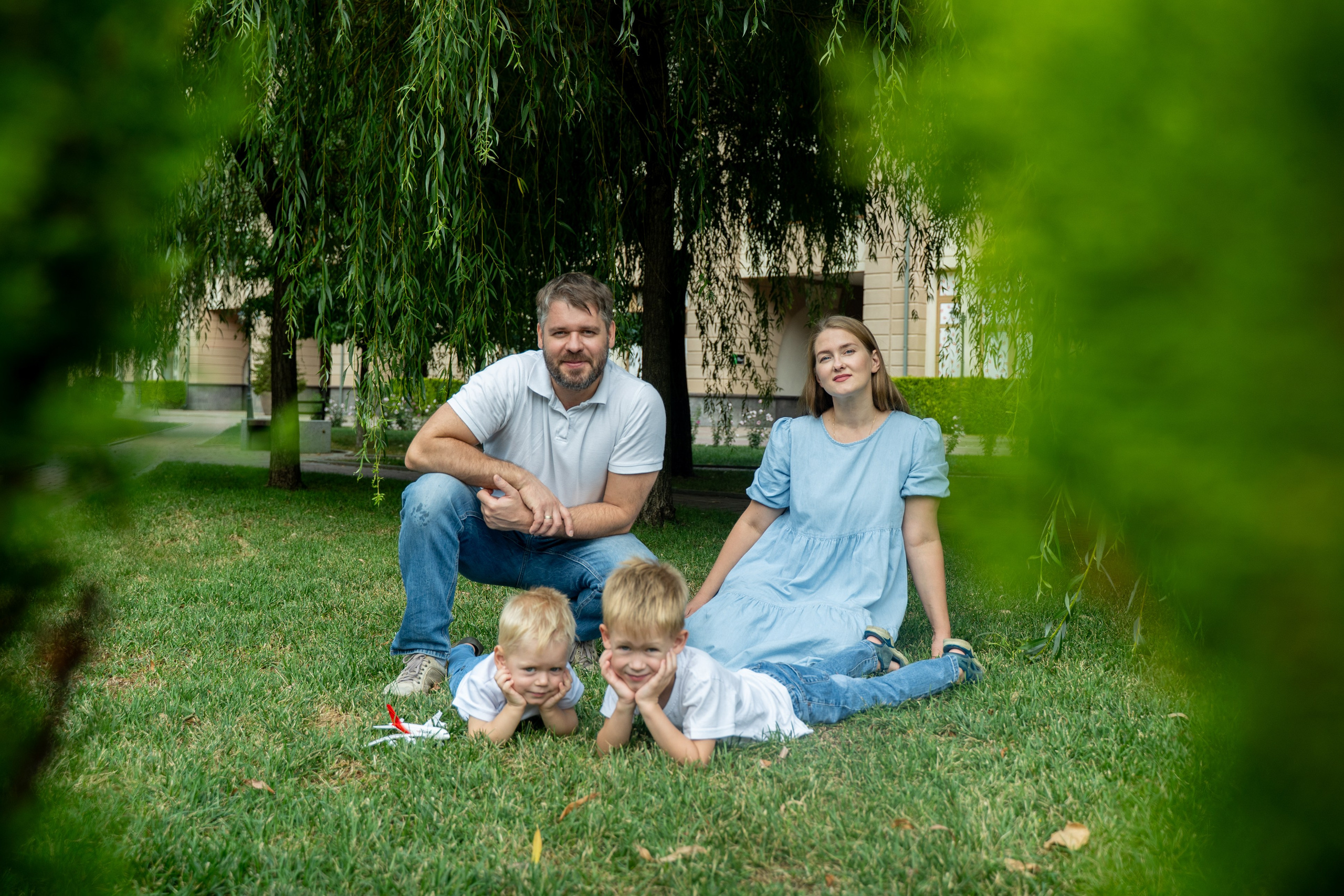 Сидя кадры семьи на Курорте КП