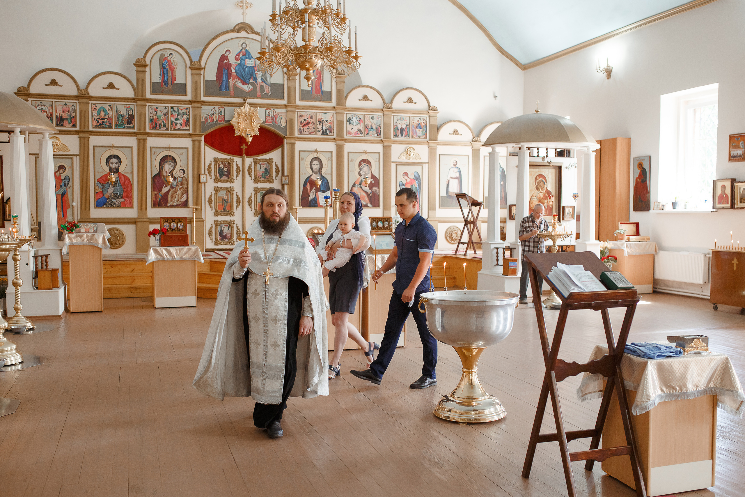 Фотосессия крещения и венчания в храмах Твери. Свадебный и семейный фотограф в Твери и Тверской области