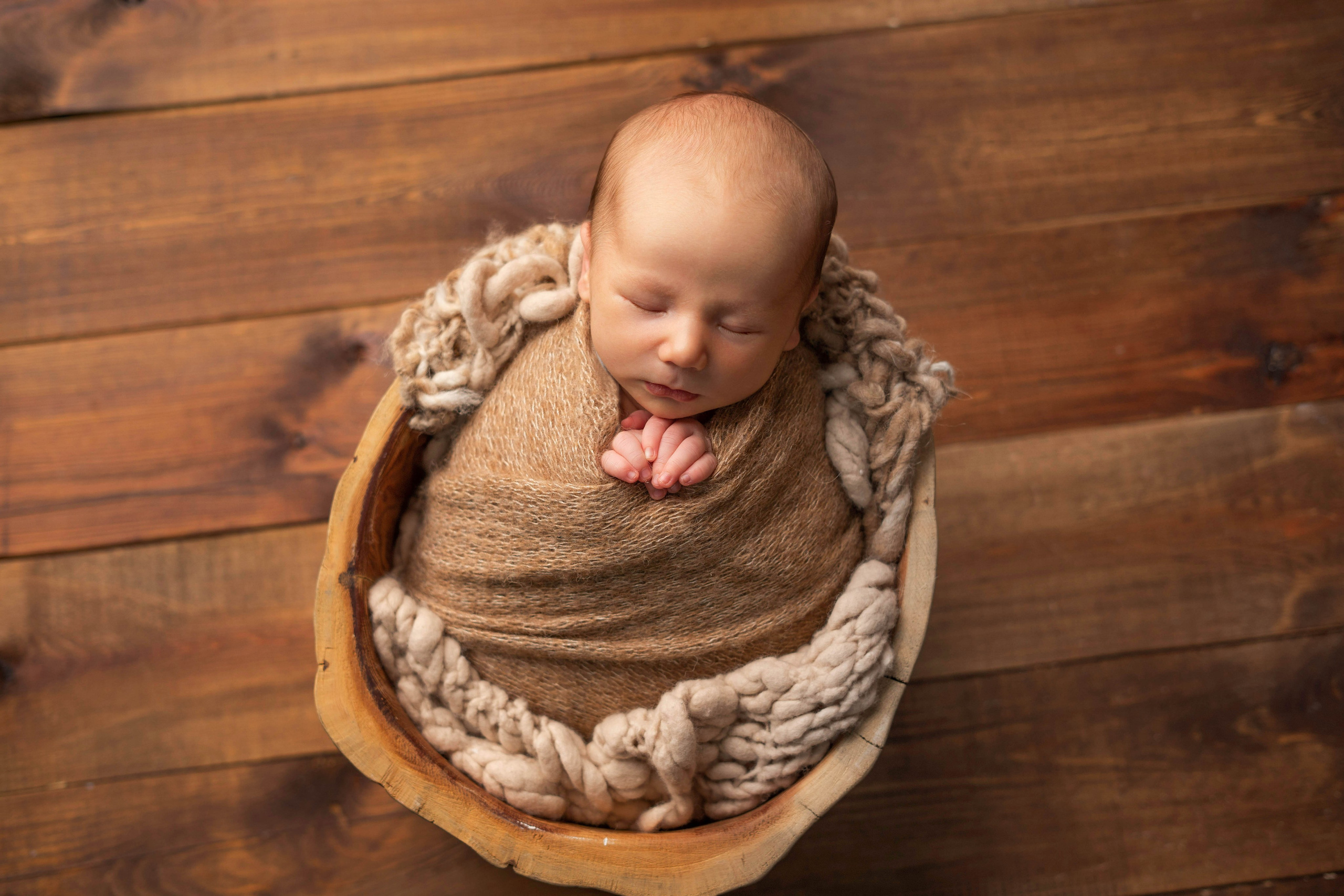 фото ньюборн в корзинке реквизит фотограф новорожденные малыши дети фотограф краснодар беременность лайфстайл