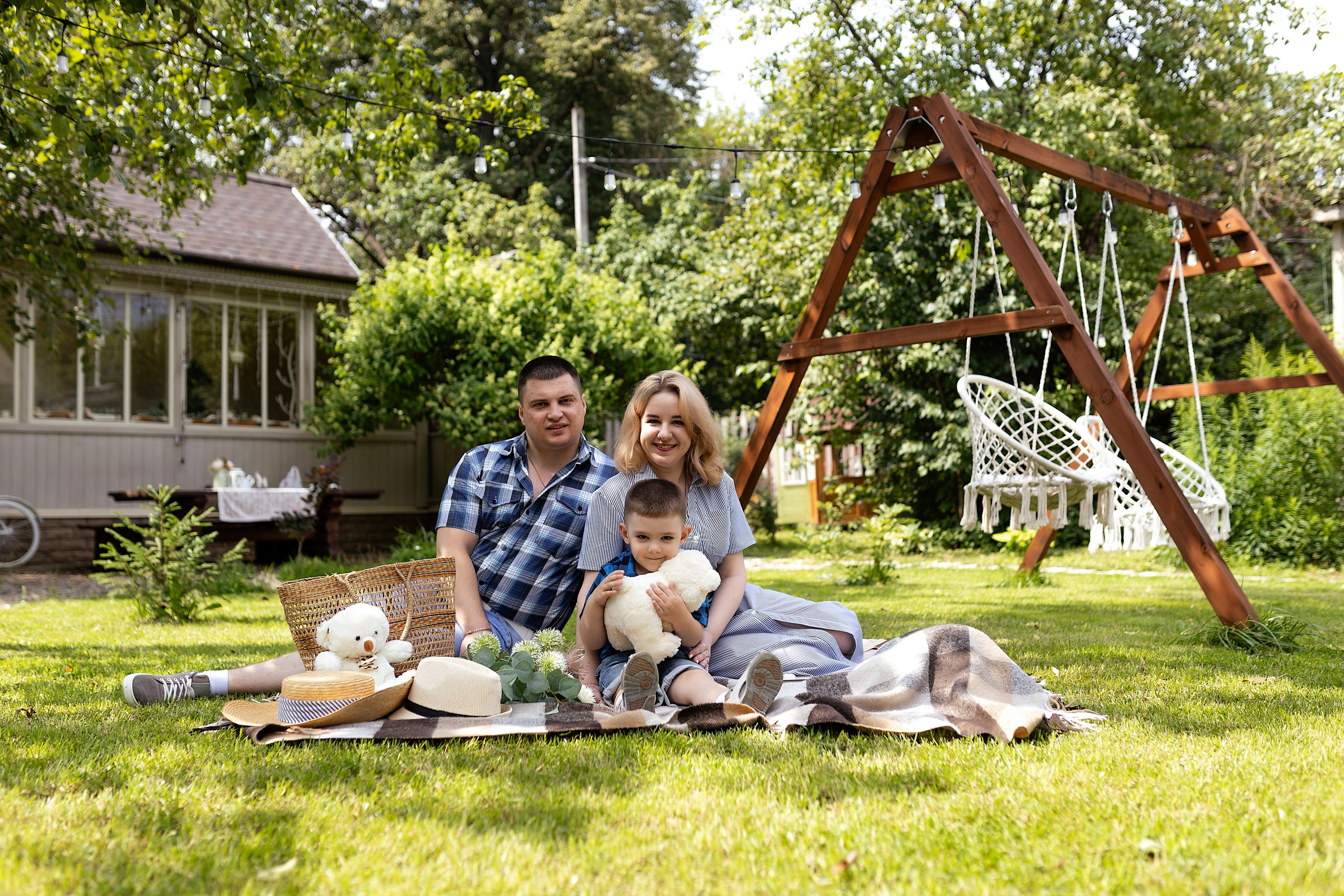 Семейная фотосессия на фотодаче в Купавне. Фотограф в Железнодорожном и Балашихе