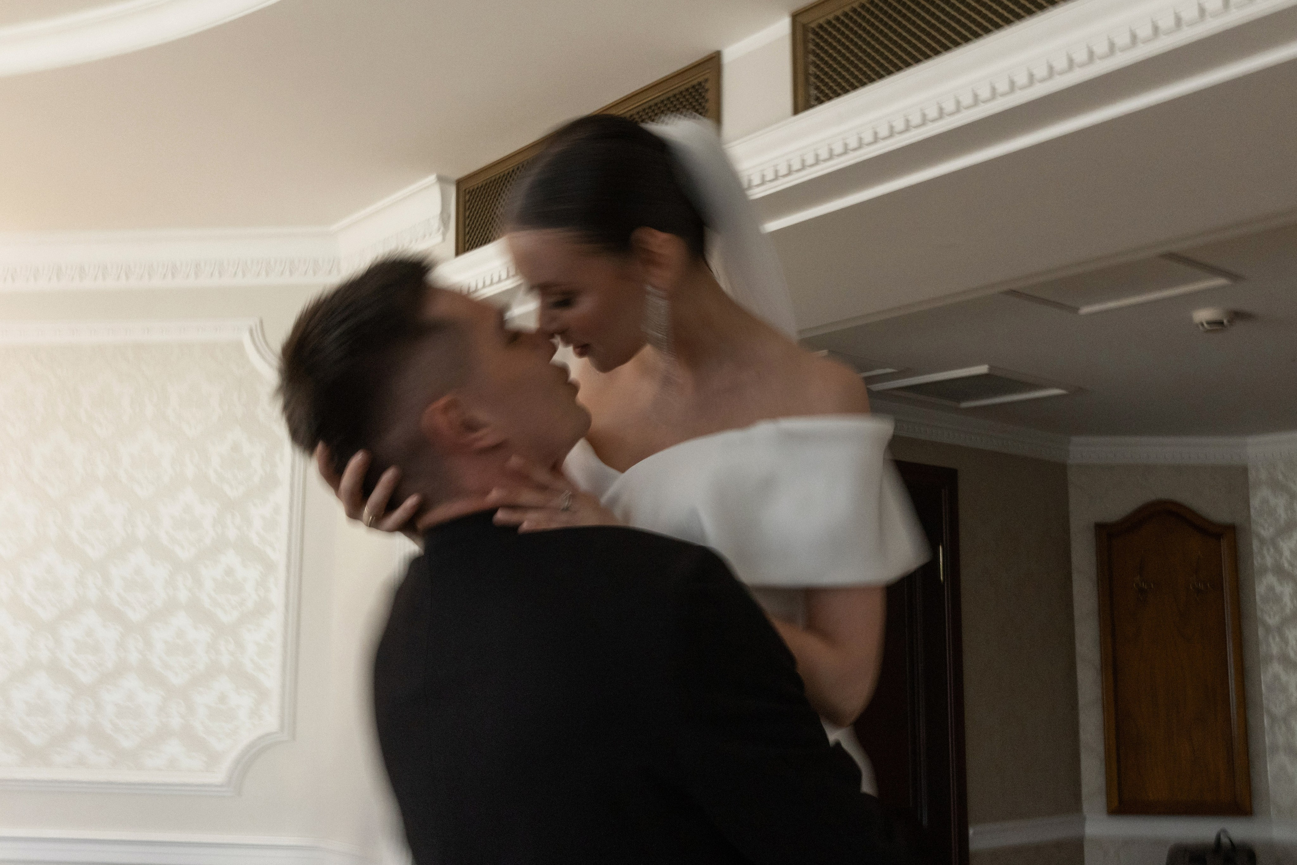 Анонс свадебной серии в отеле. Свадебный и портретный фотограф в Санкт-Петербурге Надежда Чечулина