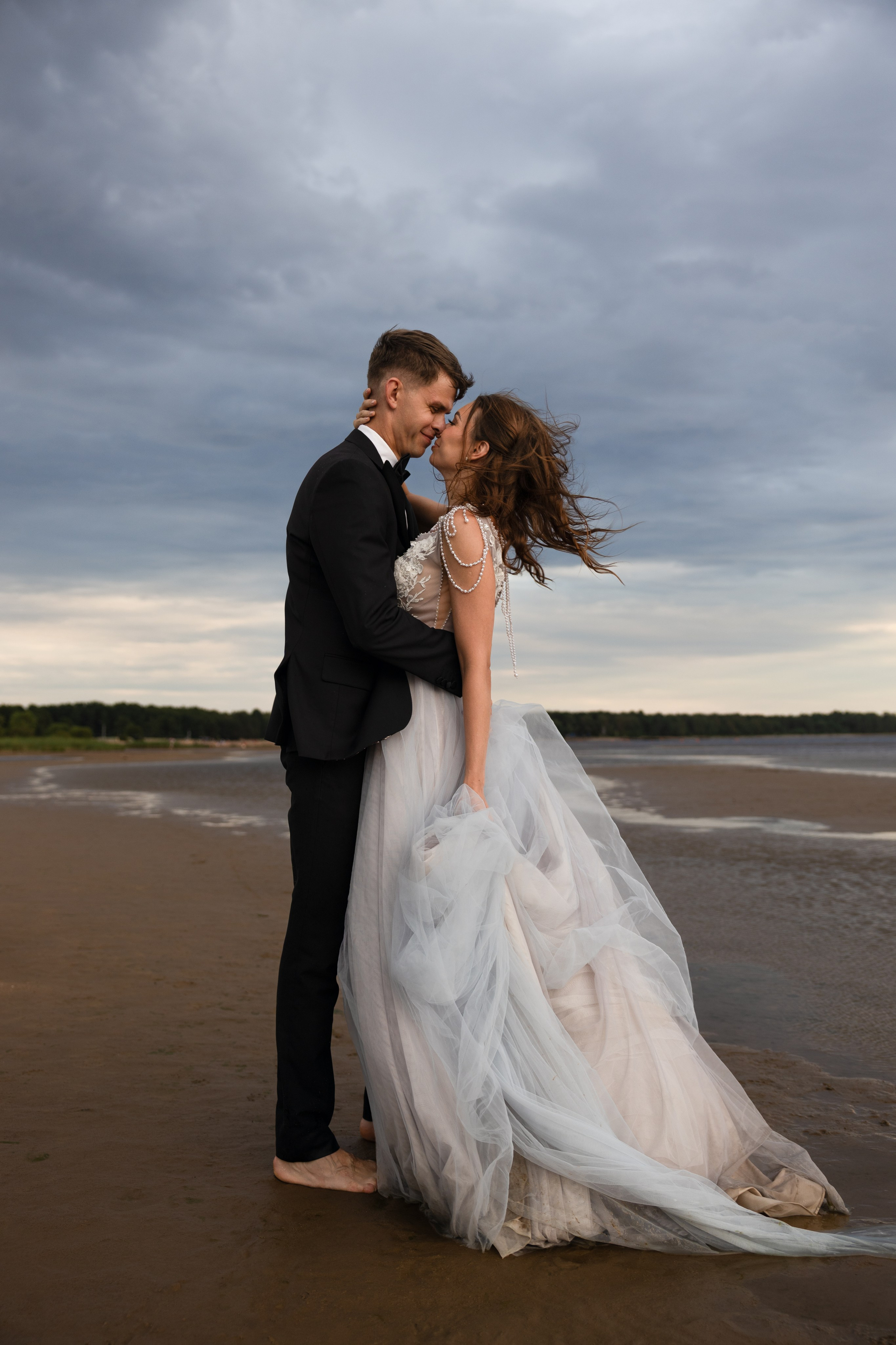Свадебный ужин для двоих на берегу Финского залива. Фотограф в Санкт-Петербурге Вагнер Юлия