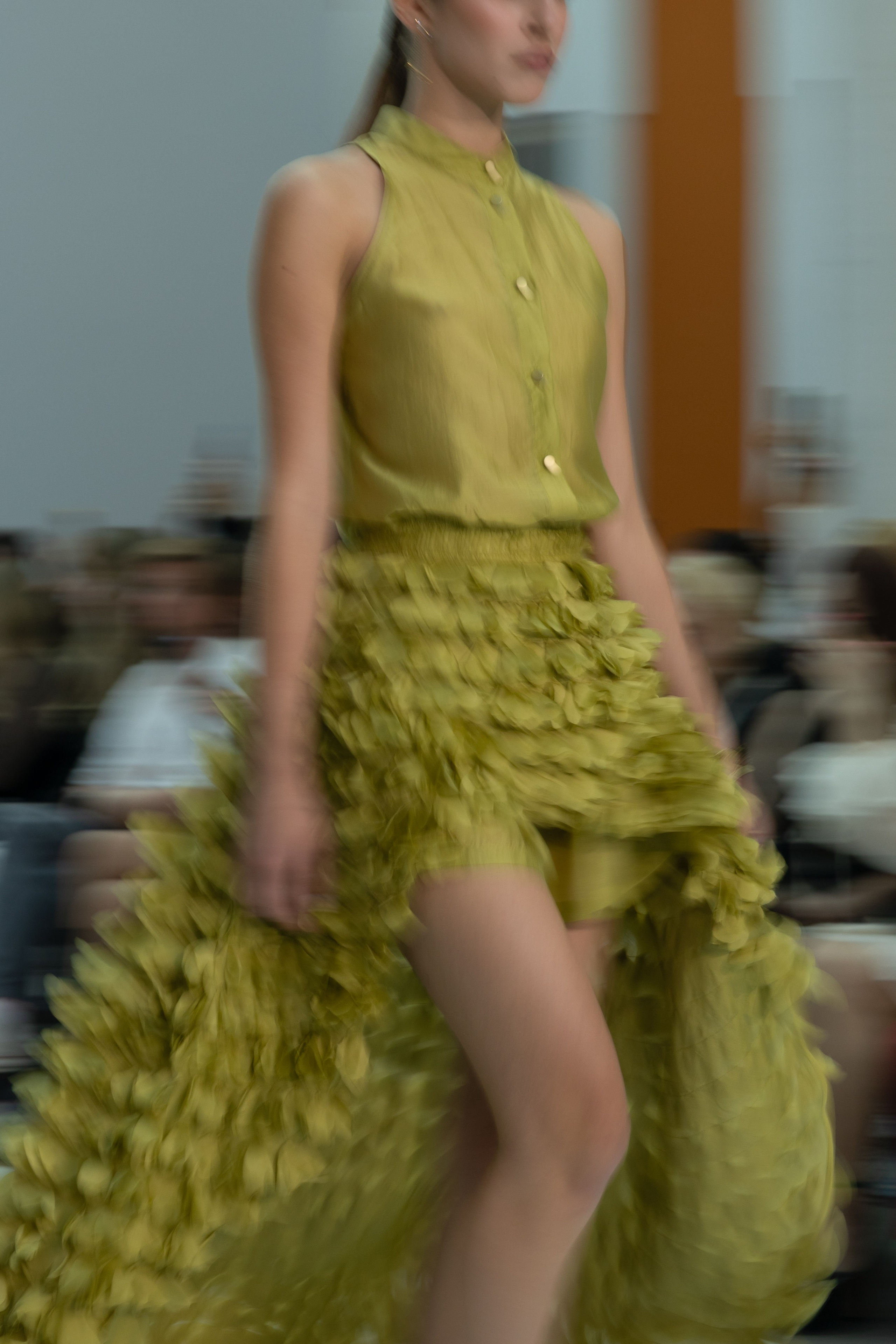 <img src="image.jpg" alt="репортаж с модного показа в Санкт-Петербурге">