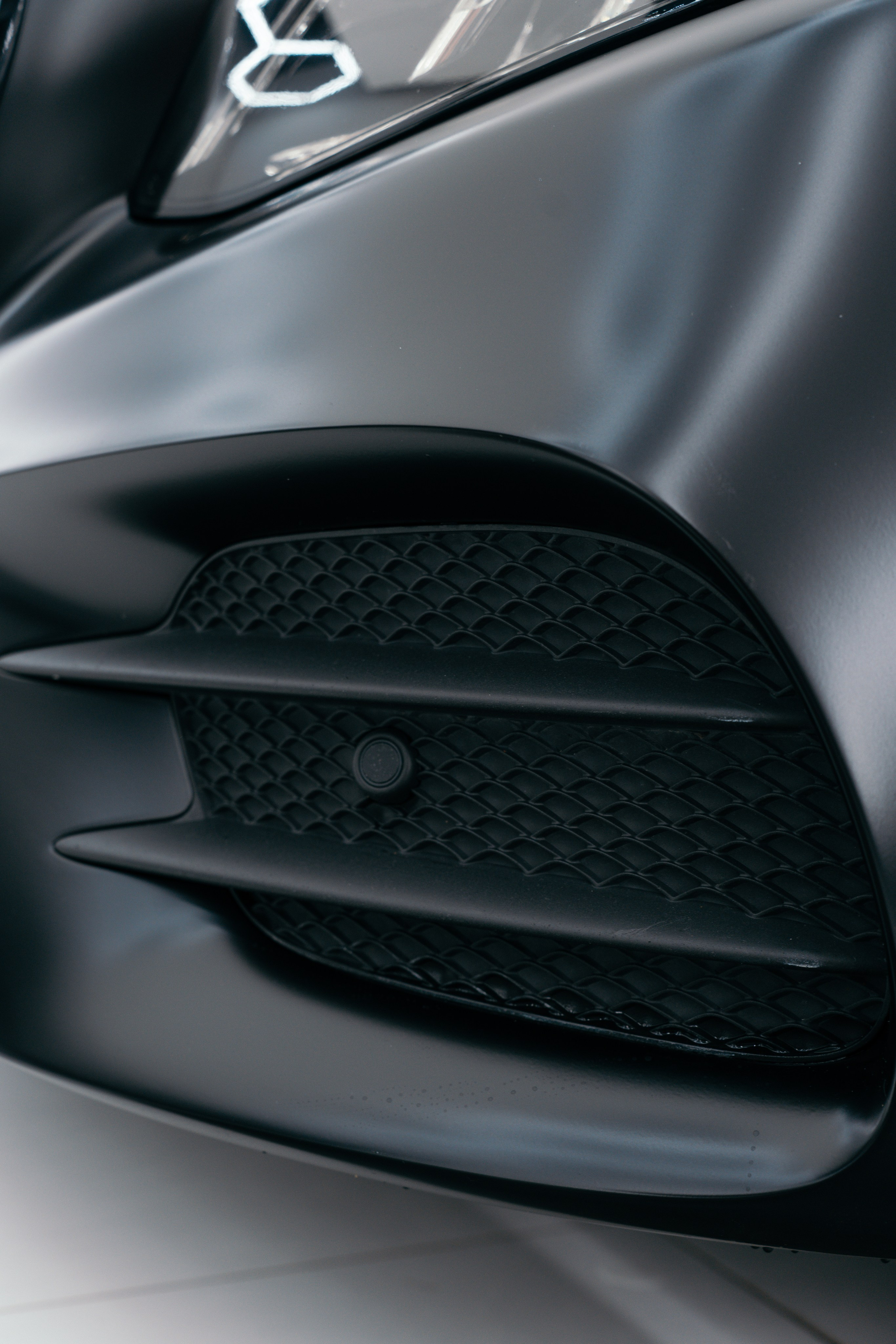 Triumph Car Services. Photographer based in moscow Peter Tchana