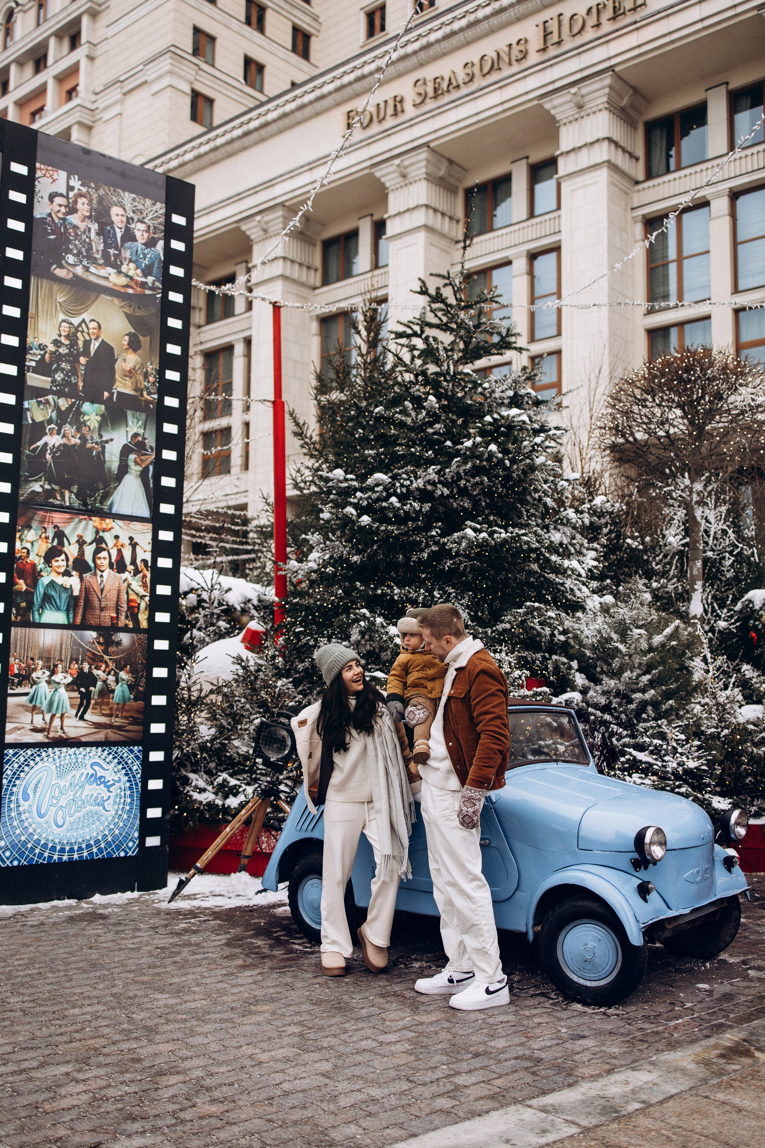 Марьям, Михаил и Лев на Рождественской ярмарке. Семейный фотограф в Москве Марина Петра