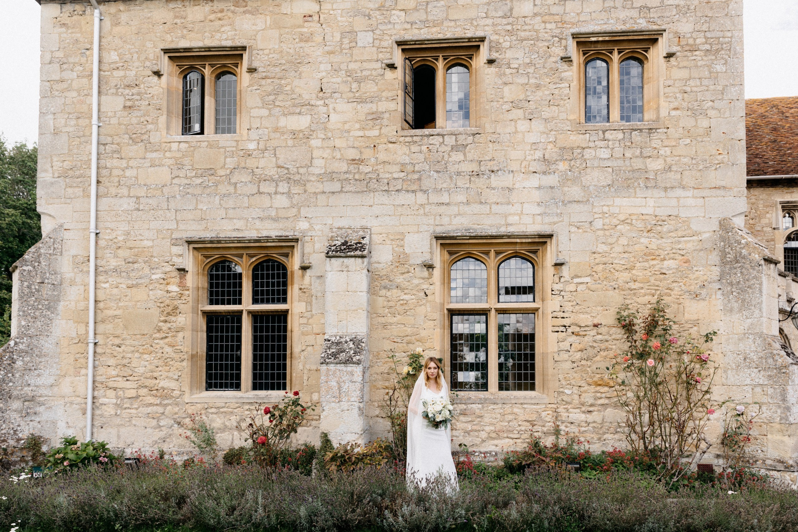 Ana & Tom Wedding at Notley Abbey. Moments Catchers — Wedding Photography & Video Duo in London