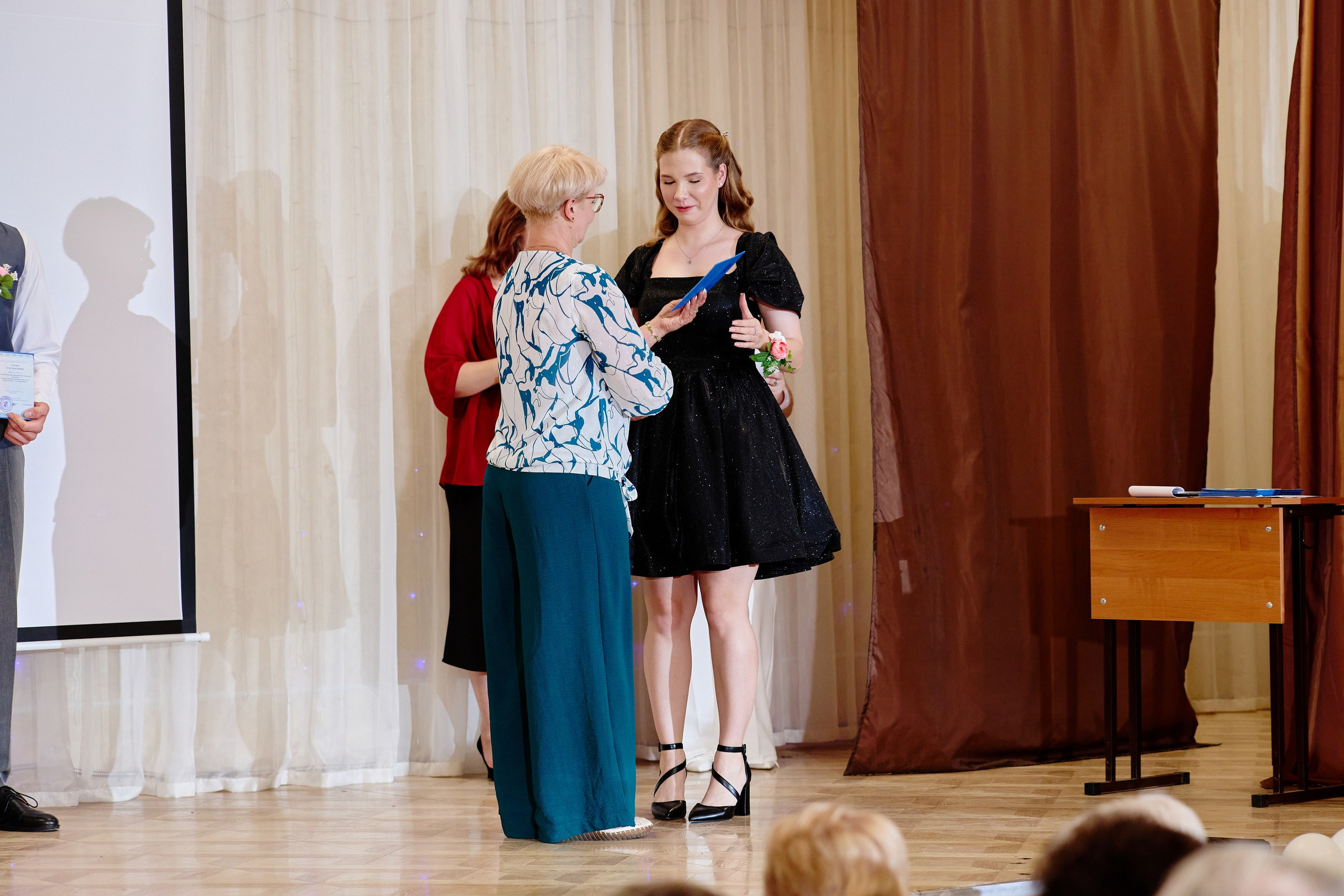 Выпускной 35 Сош. Фотограф Выпускные альбомы Таганрог Сергей Коробченко