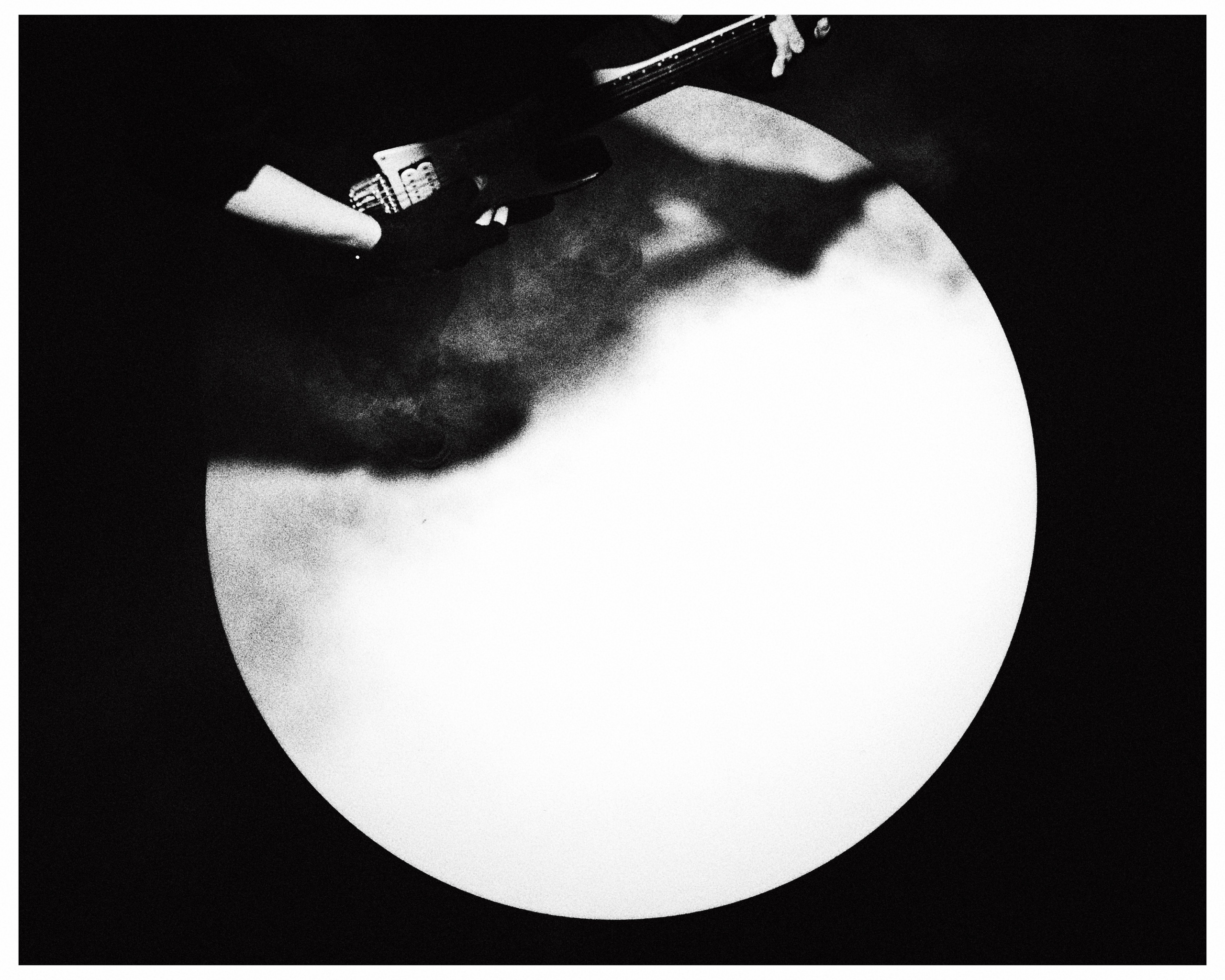 Сьемка на обложку музыкального альбома. Фэшн-фотография и портреты в Владивостоке. Превращаю съёмку в повествование — создаю образы с сюжетом, которые остаются в памяти