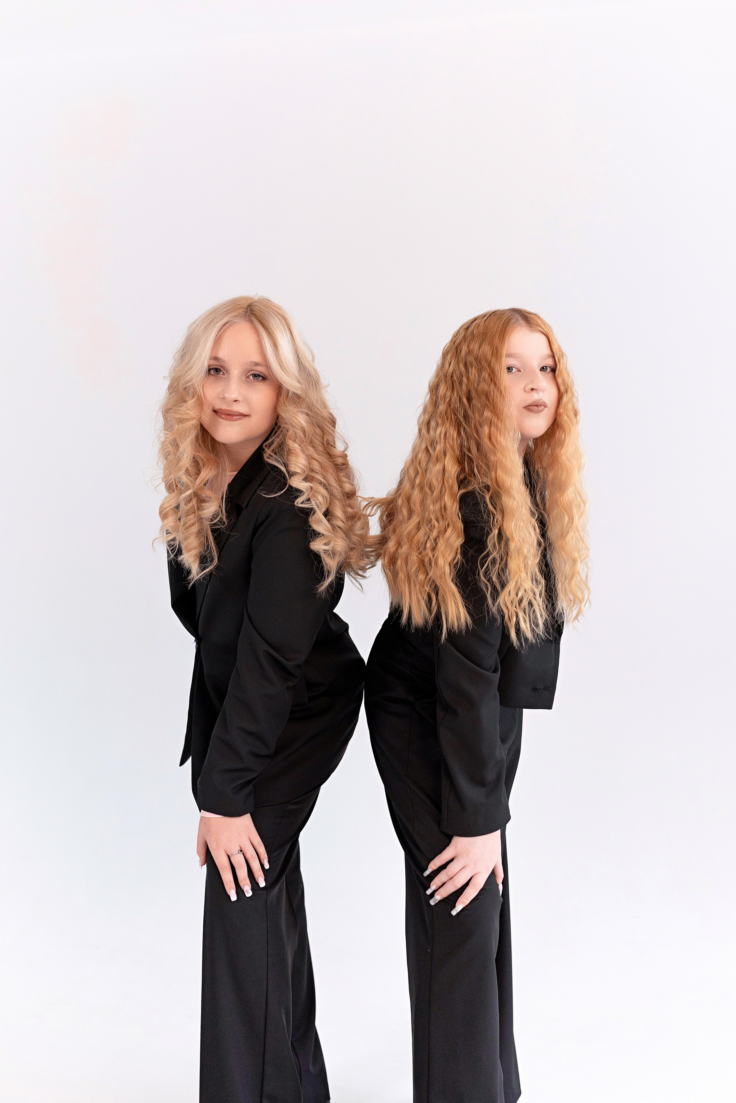 Фотосессия 9 класса в студии Circle для выпускных альбомов в Сургуте