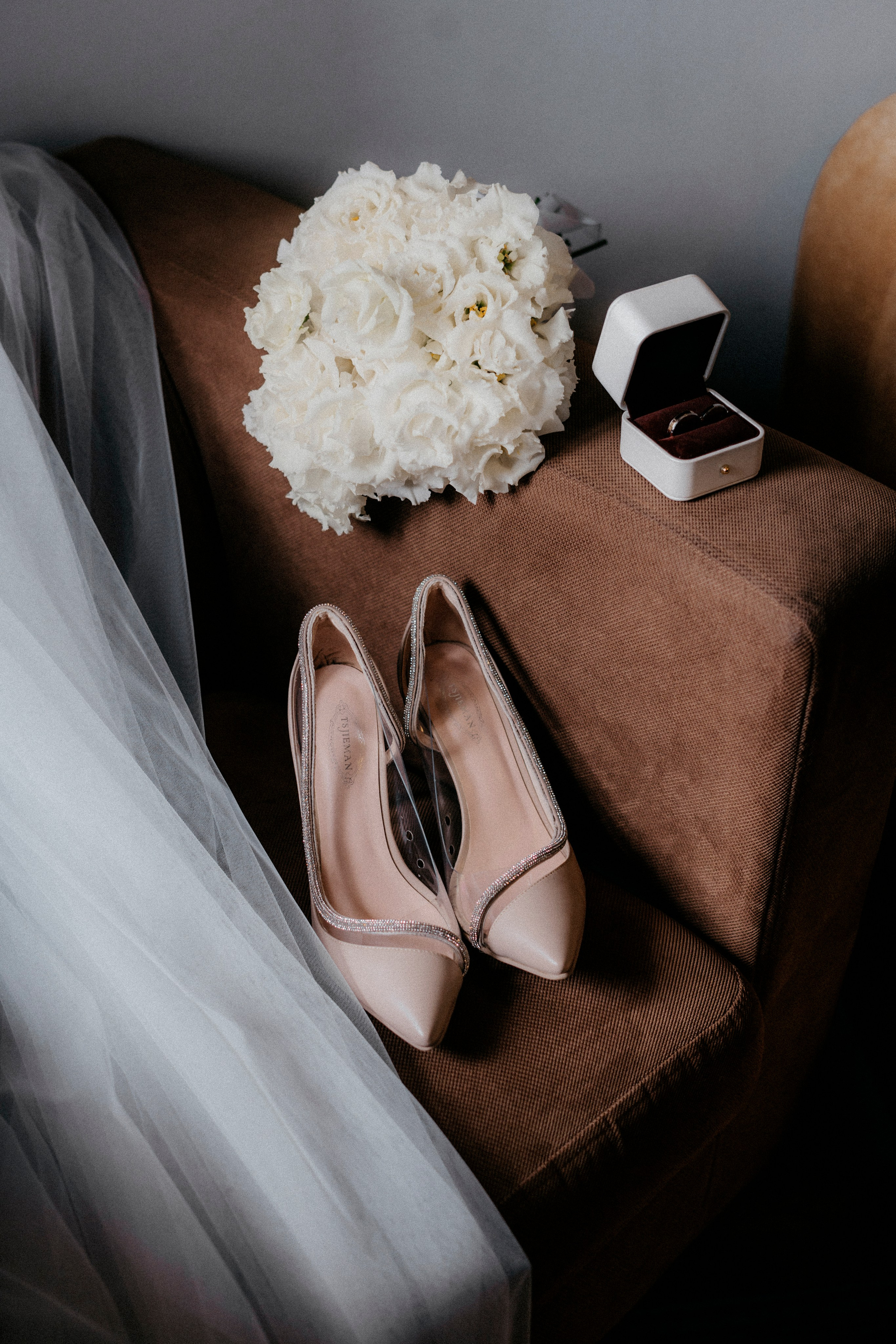 Свадебное утро, кольца невесты