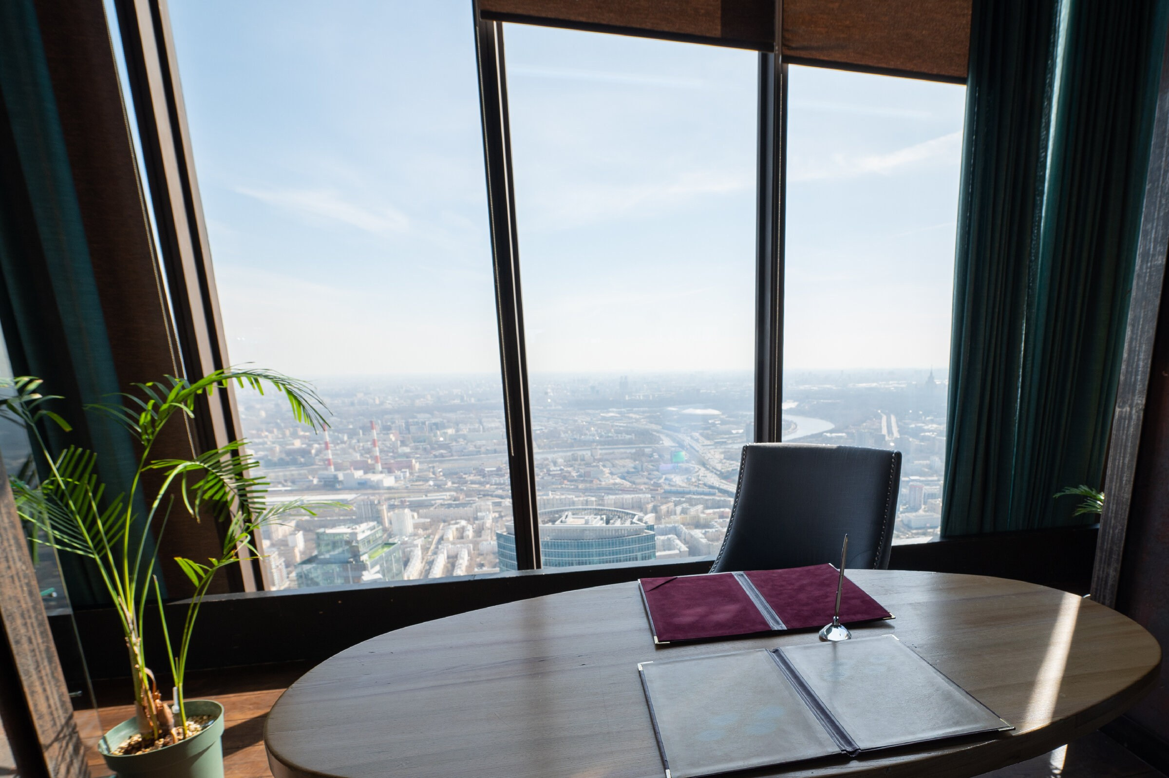 Зал для свадебной регистрации брака в башне Око