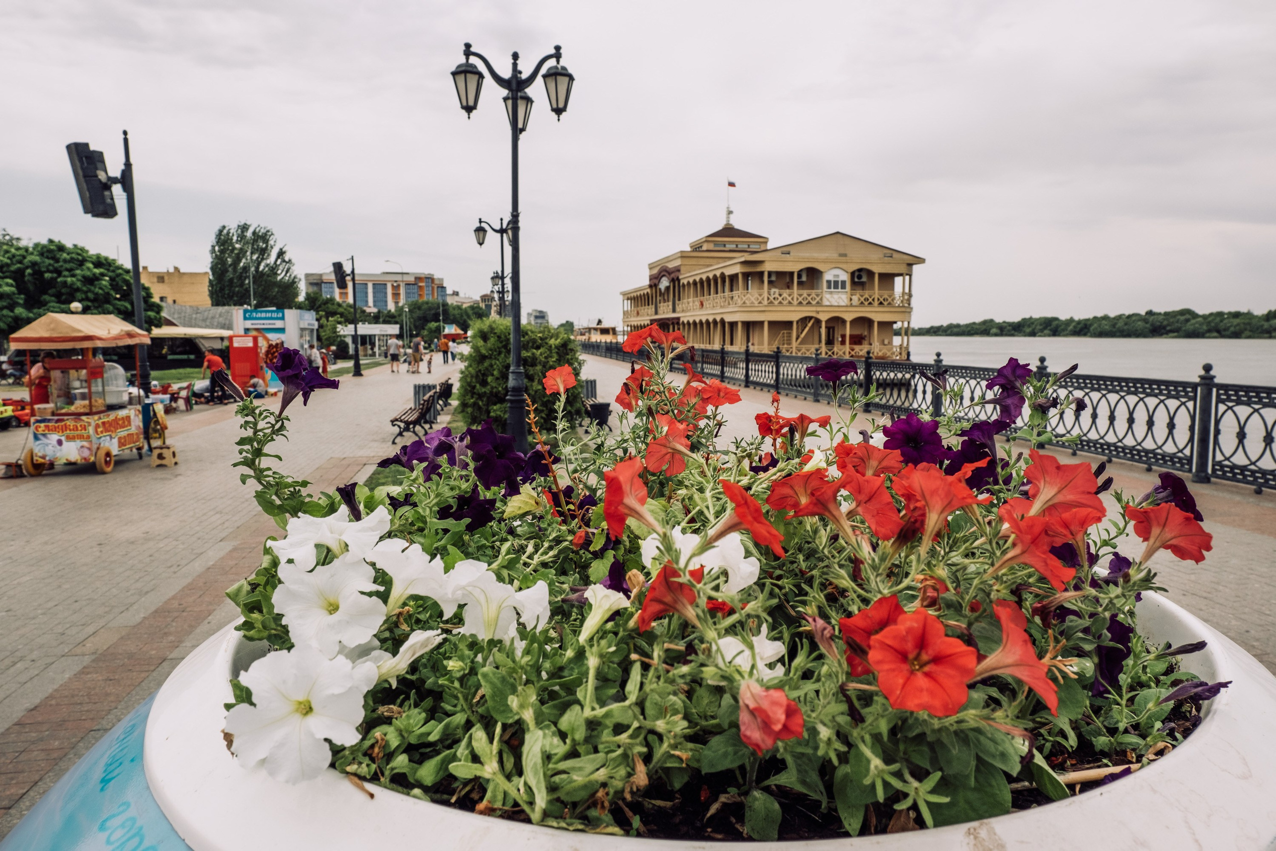 Набережная. Фотограф Анатолий Деникин