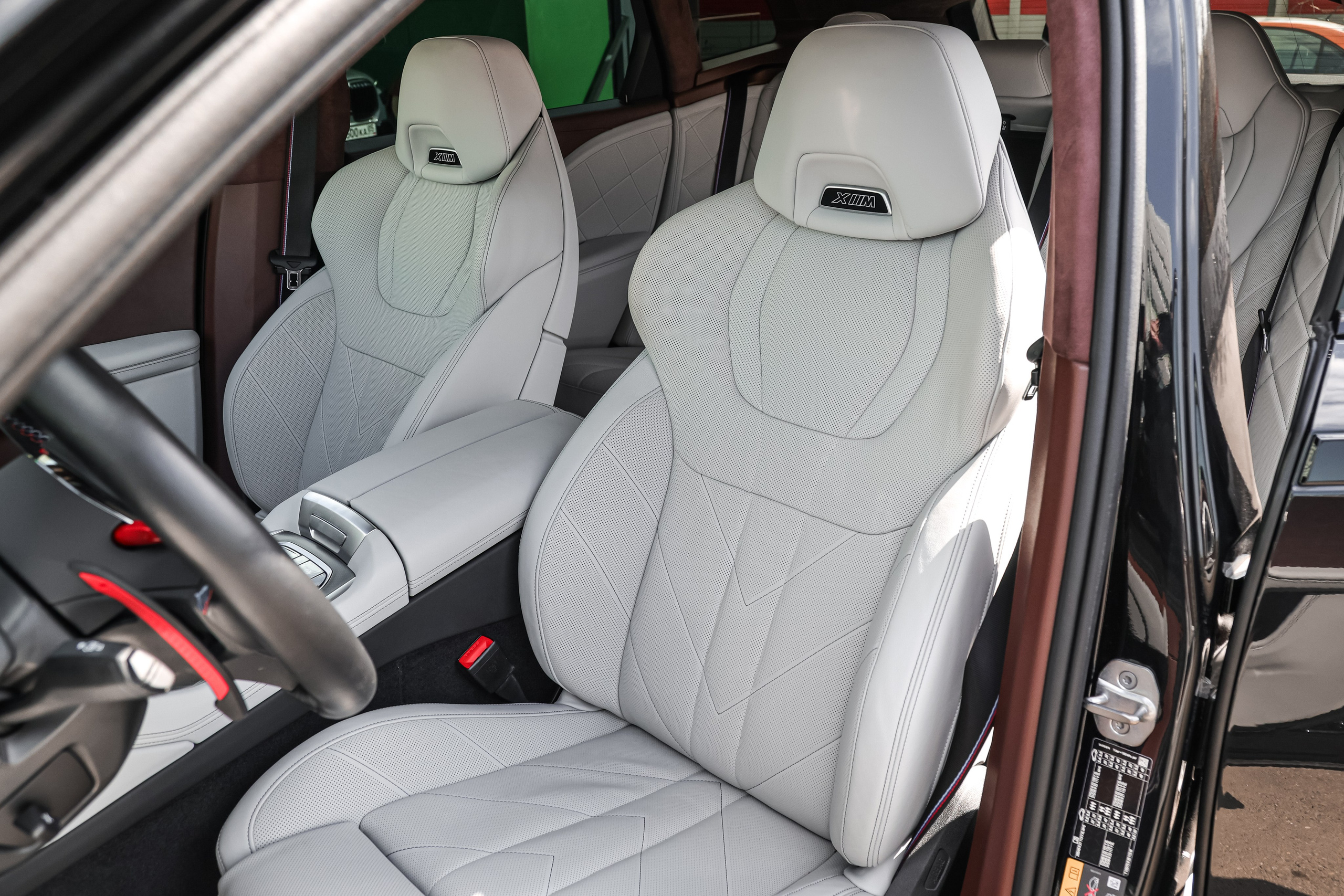 2024 BMW XM. Mixturecaptures