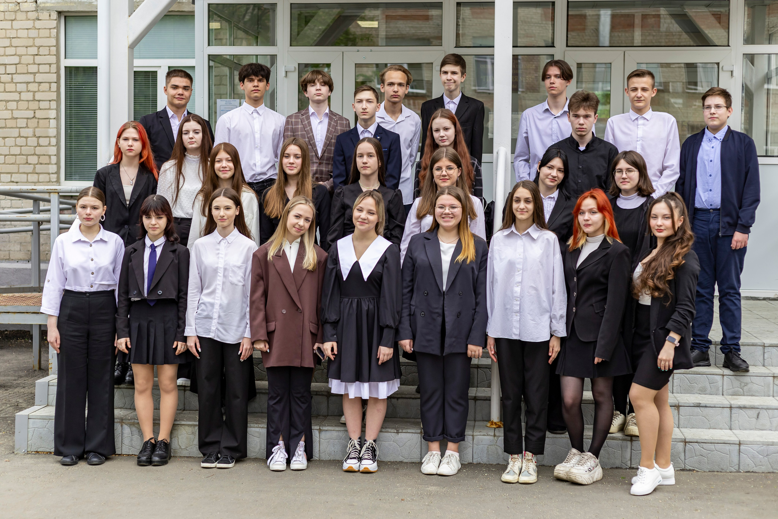 Фотосъемка 9 класс. Свадебный фотограф Марина Суворова и видеооператор Олег Петров