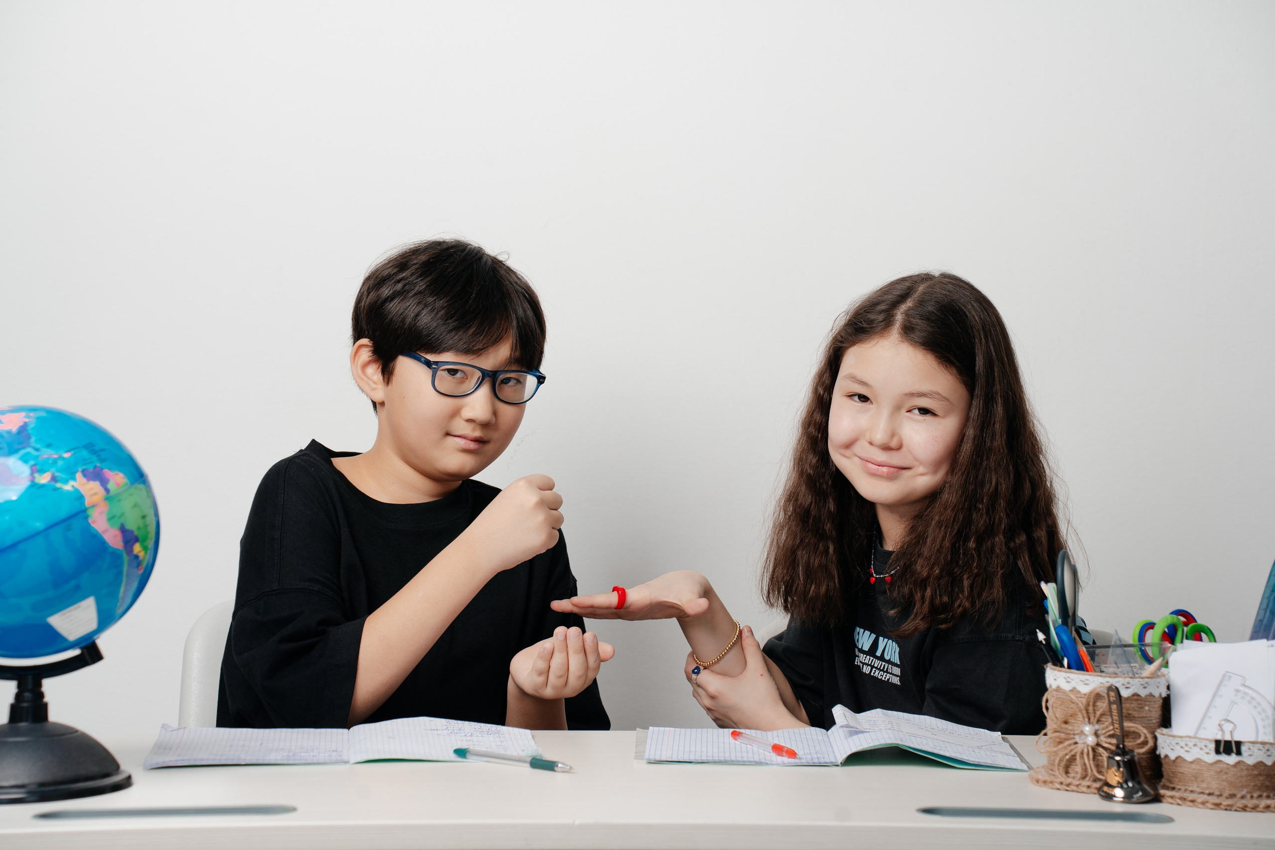 По двое. Выпускные альбомы в Нур-Султане (Астана) и по всему Казахстану