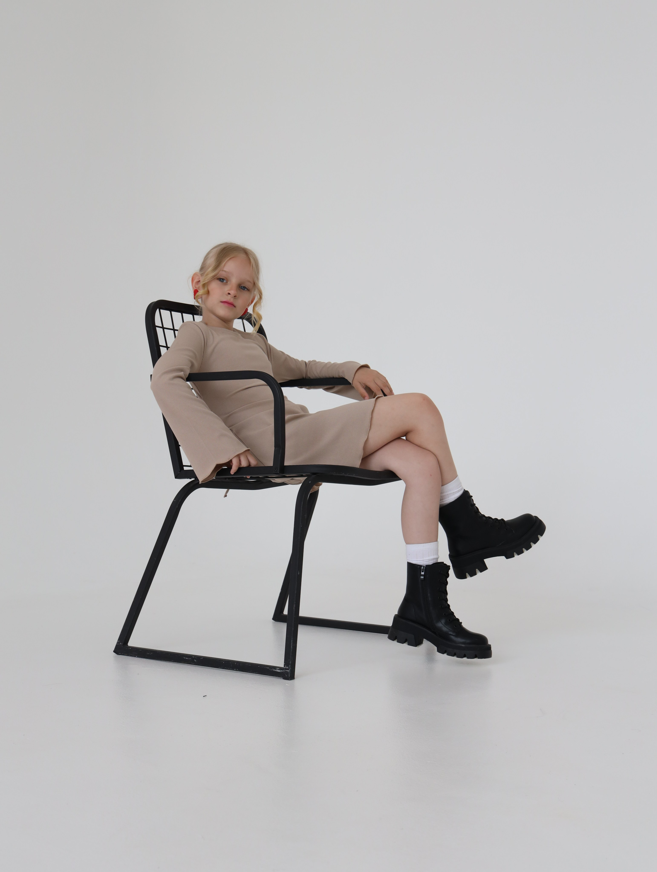 Каталожная съемка детской одежды для маркетплейса. Фотограф в Новосибирске Анна Полторацкая