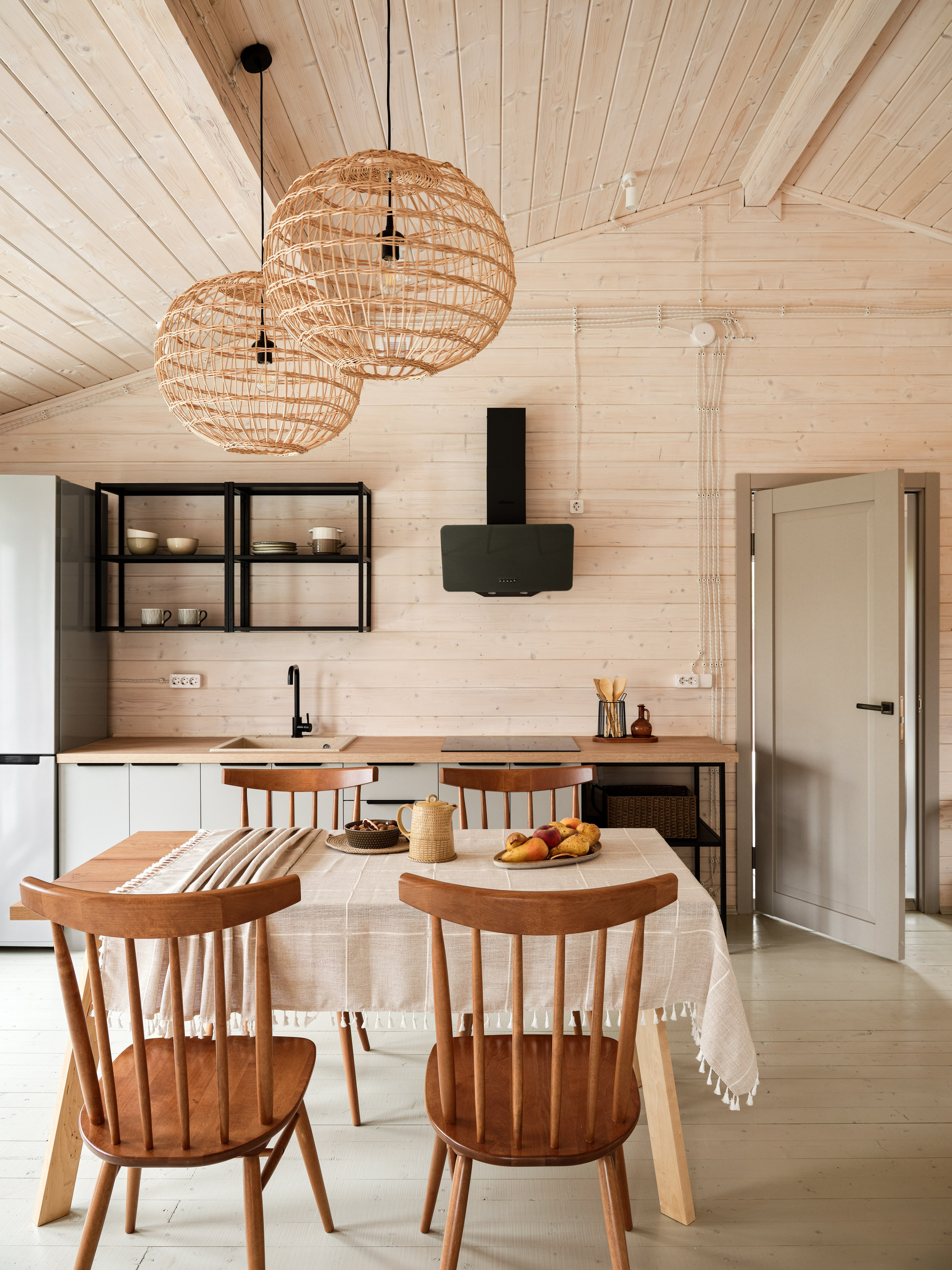 Уютный загородный дом в стиле барнхаус. Интерьерный фотограф Константин Пырьев