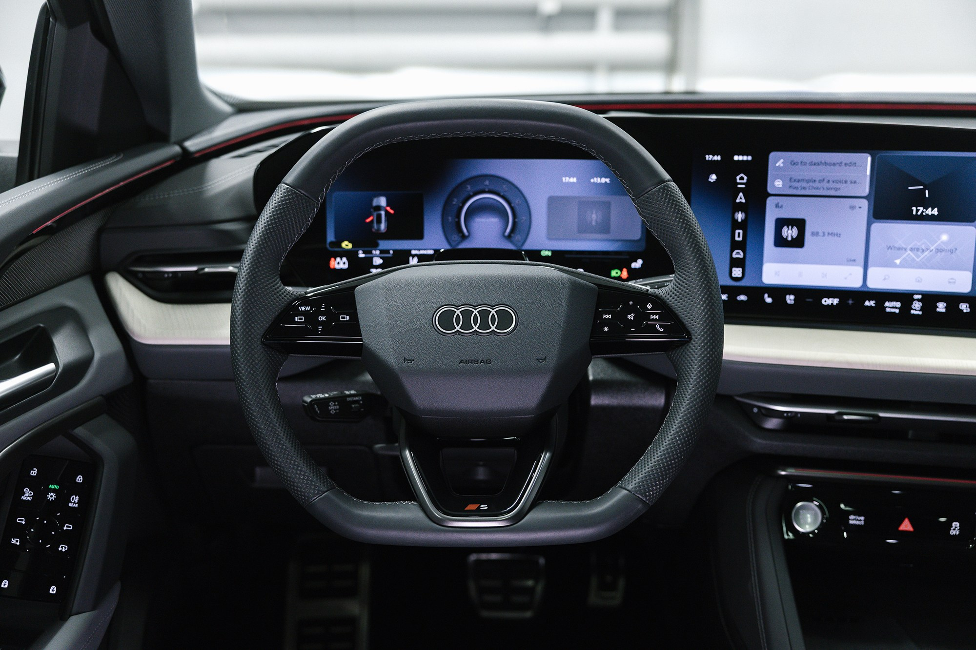 Audi Q5  40 TFSI 2.0 S tronic (204 л. с.). Автосалон «Х-Авто»