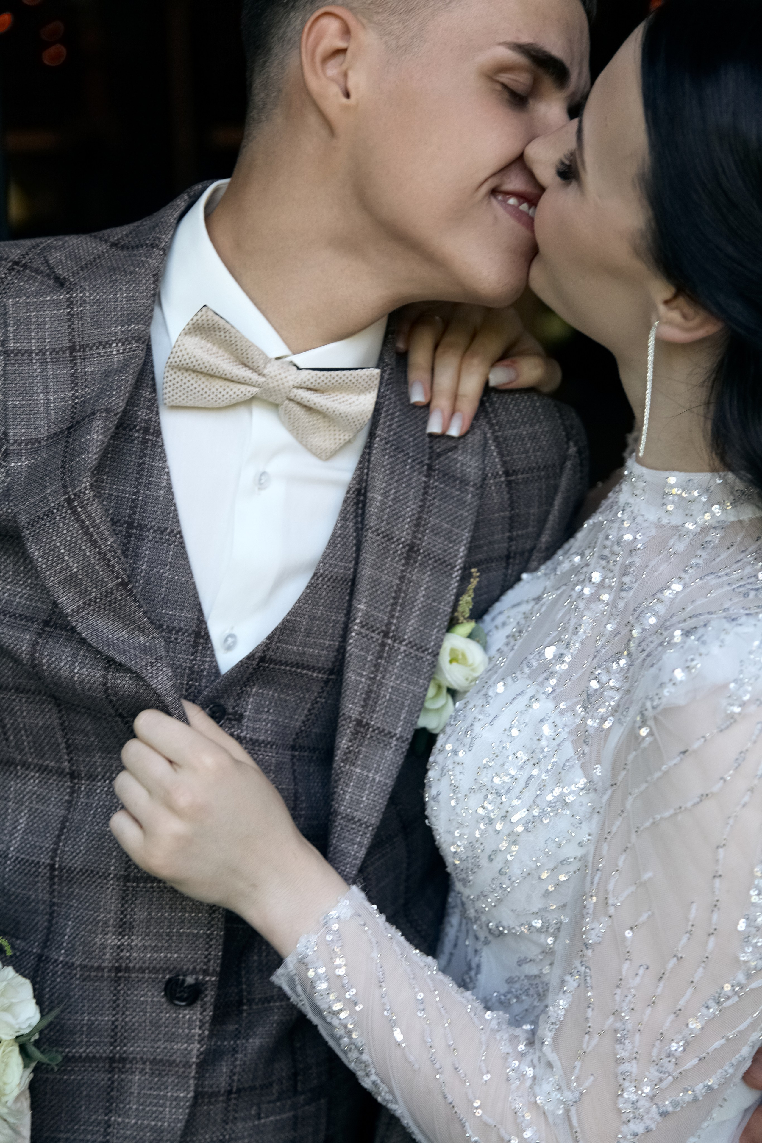 Свадебный день в Иваново — трогательная встреча жениха и невесты перед церемонией