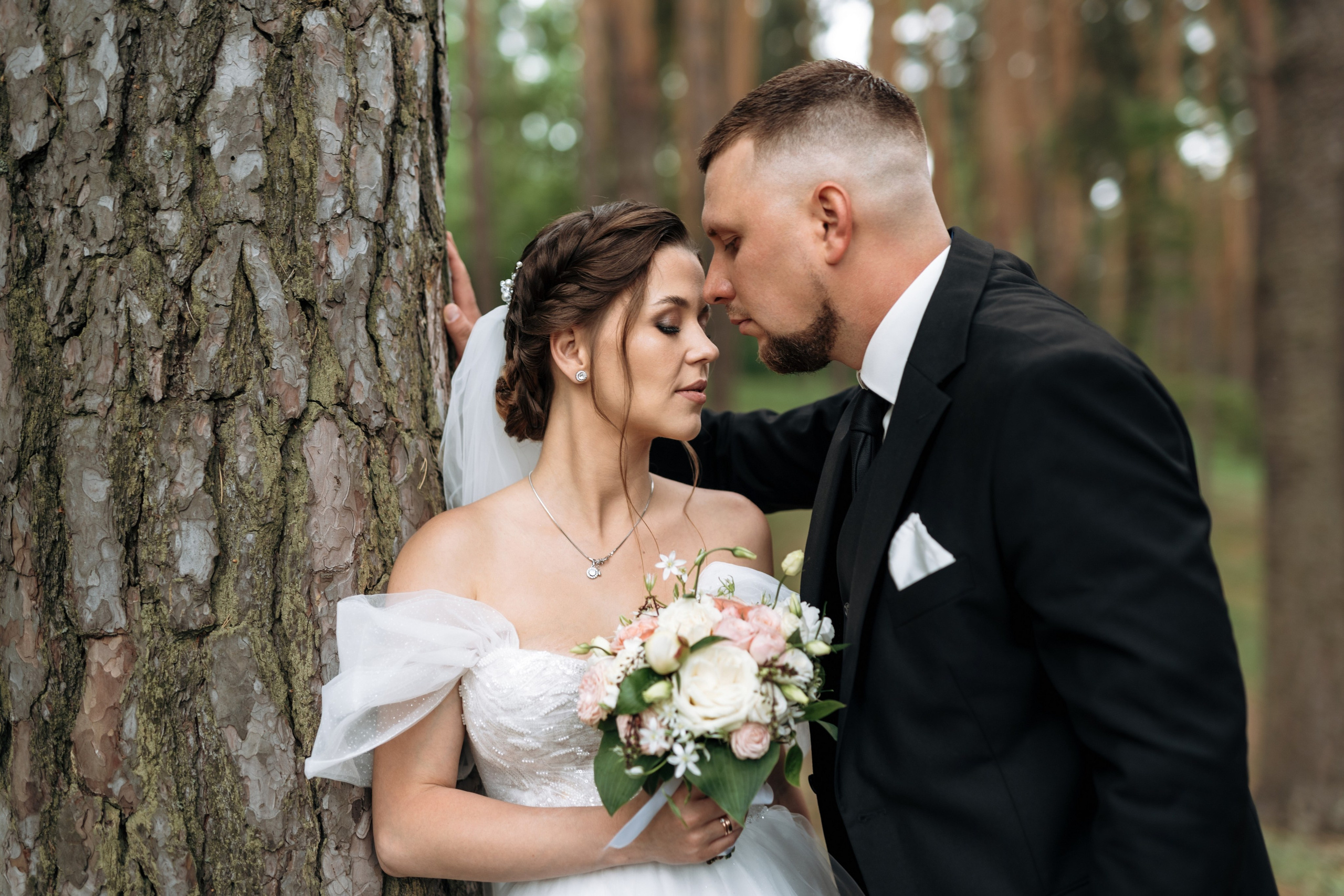 Свадебный день Яны и Максима, прогулка в лесу, Картинная галерея в Тамбове. Свадебный фотограф в Тамбове Павел Четвертков