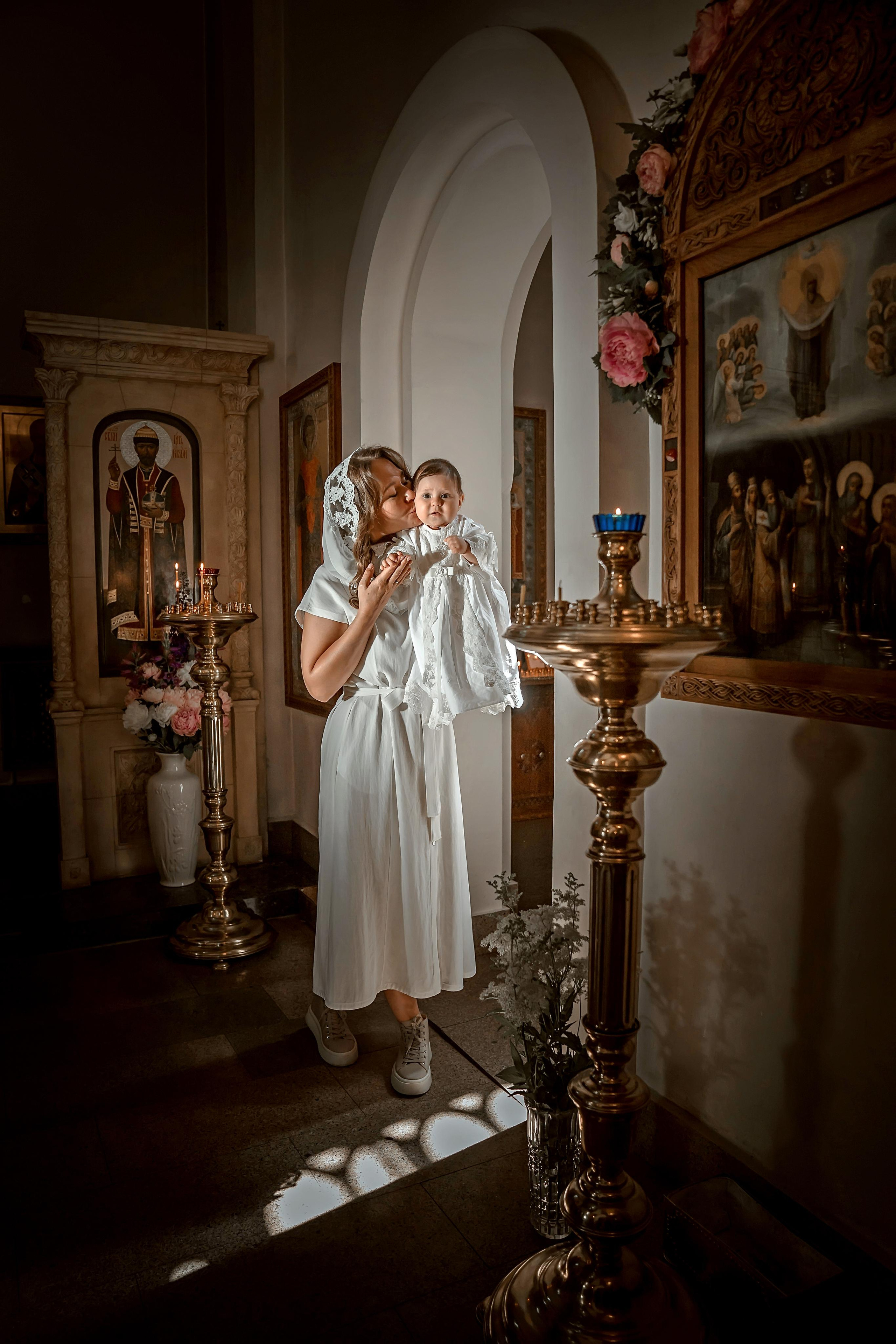 Профессиональная фото и видеосъёмка таинств крещения и венчания, профессиональный фотограф на  крещение венчание Москва