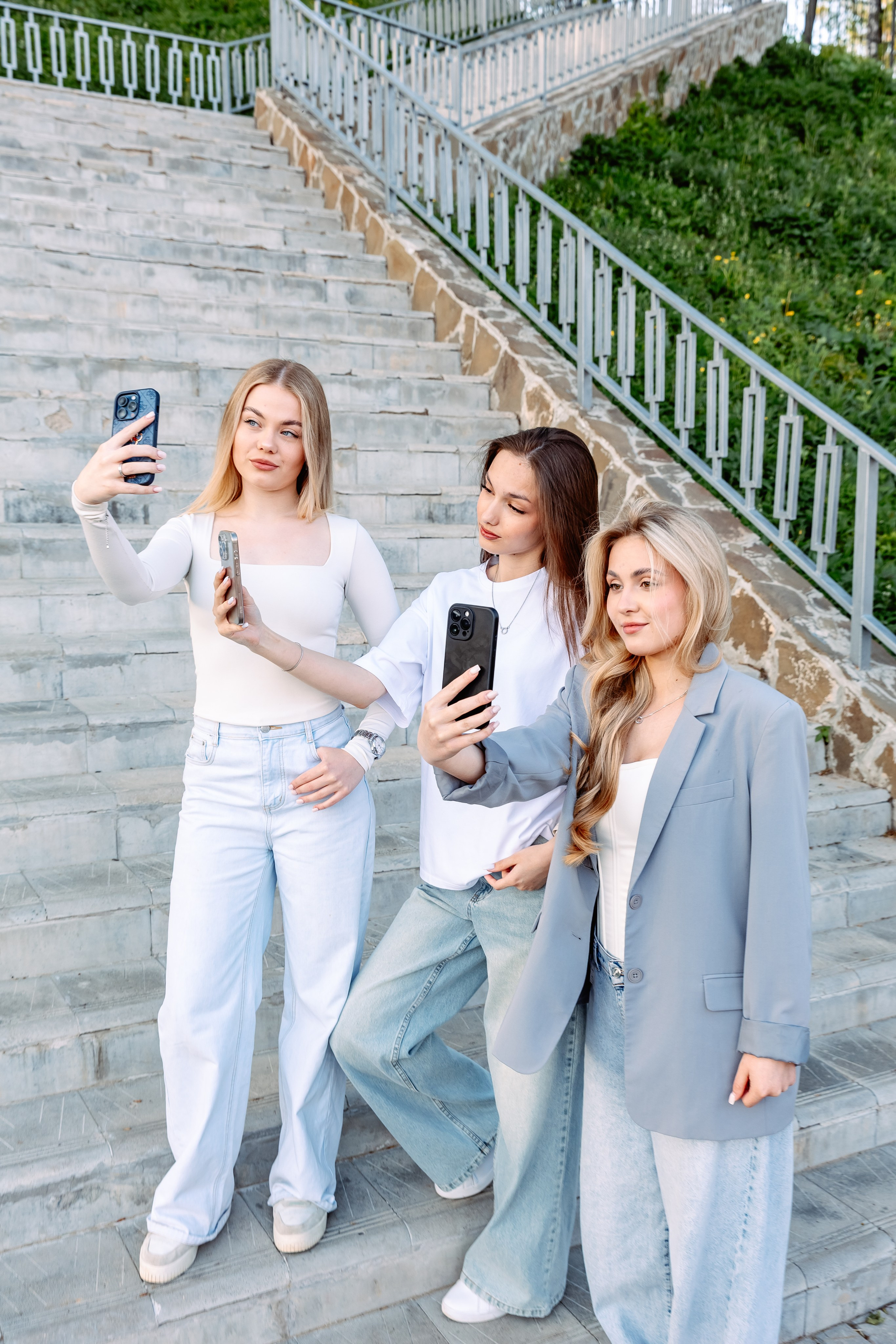 Позирование группы. Выпускные альбомы для детского сада и школы