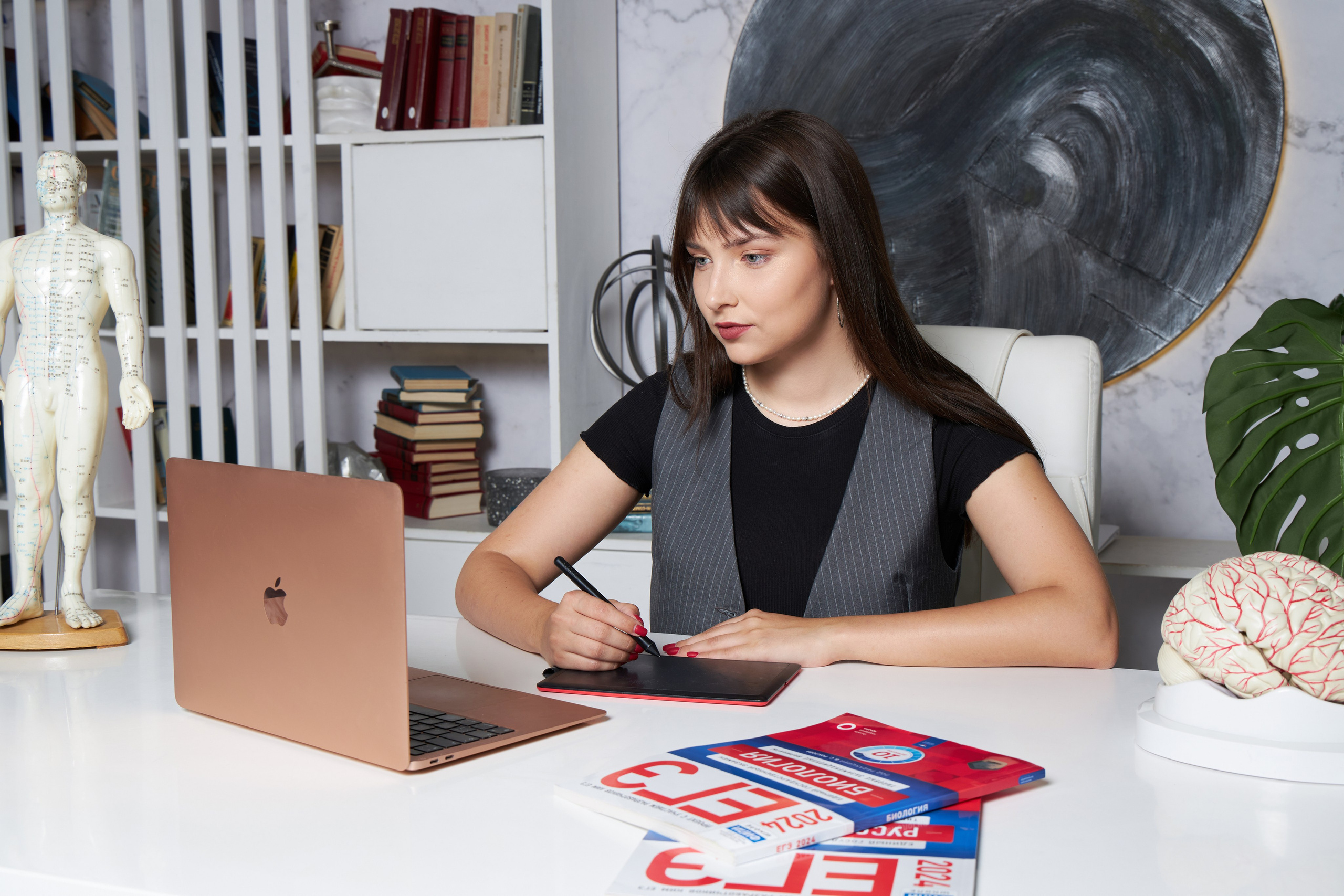 Арина Репетитор. Фотограф Москва, преподаватель ретуши