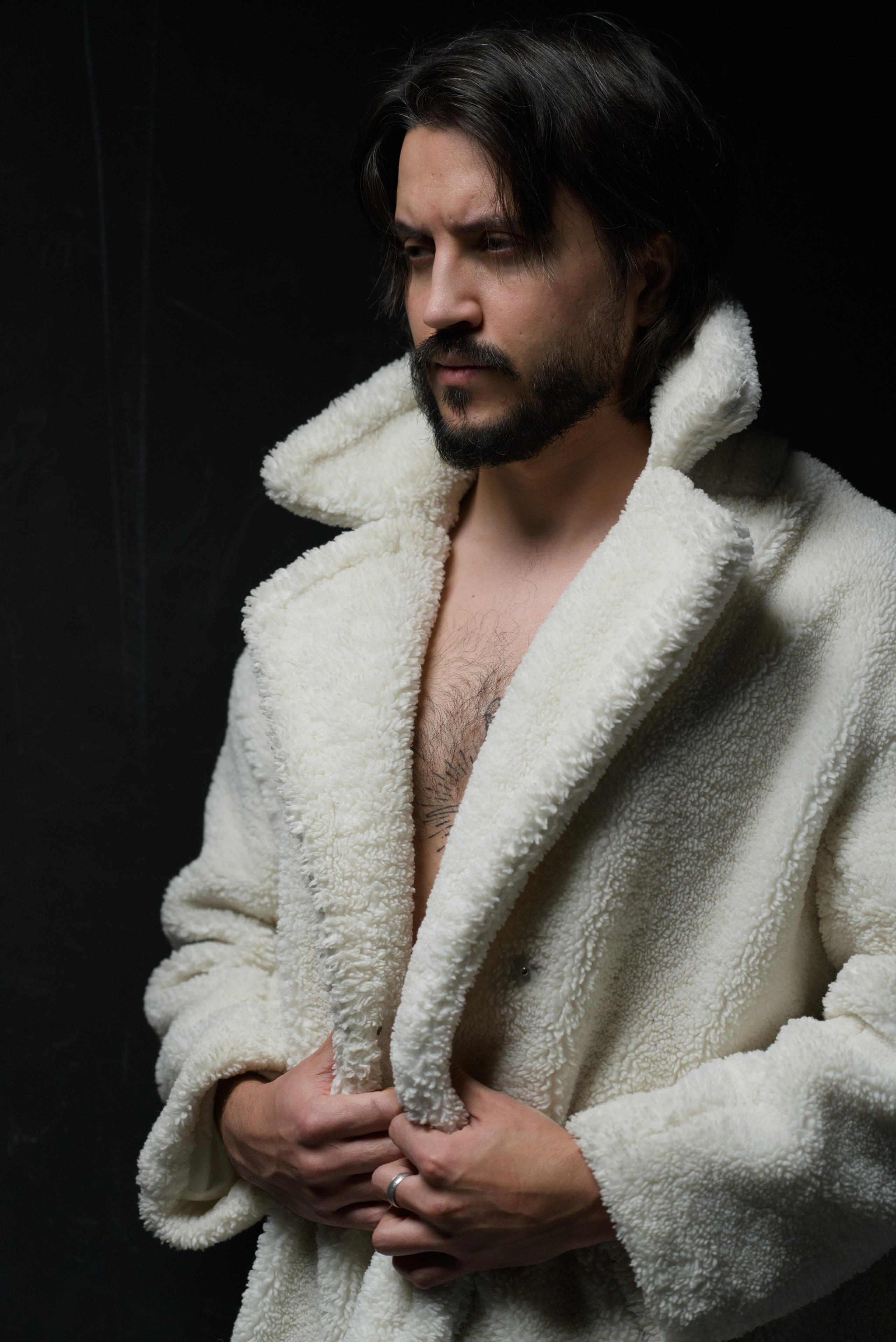 Мужской портрет в белой шубе. Мир глазами Саши Д