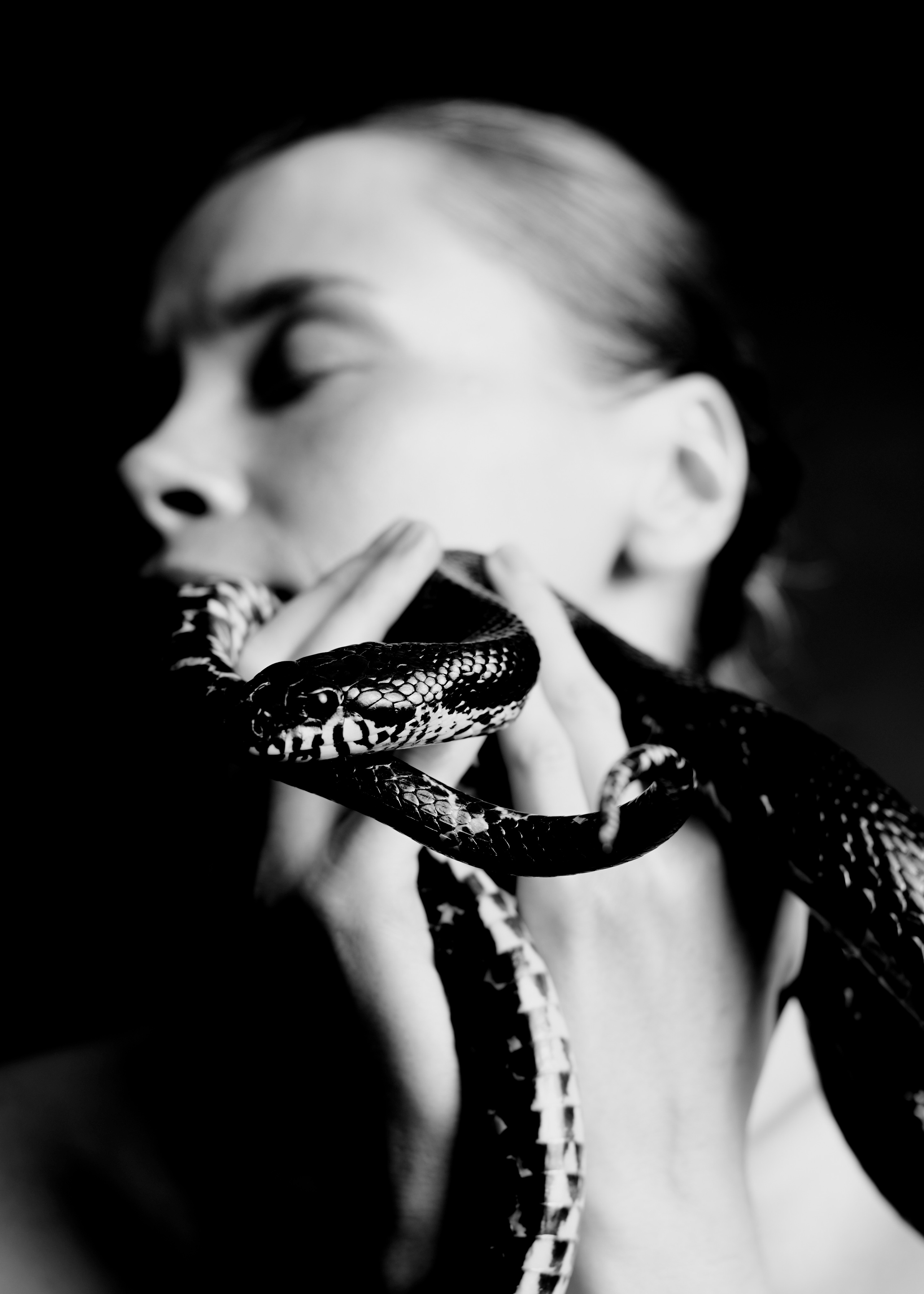 Дана и змея. Фотограф и проводник в эфирные масла Ольга КоСа