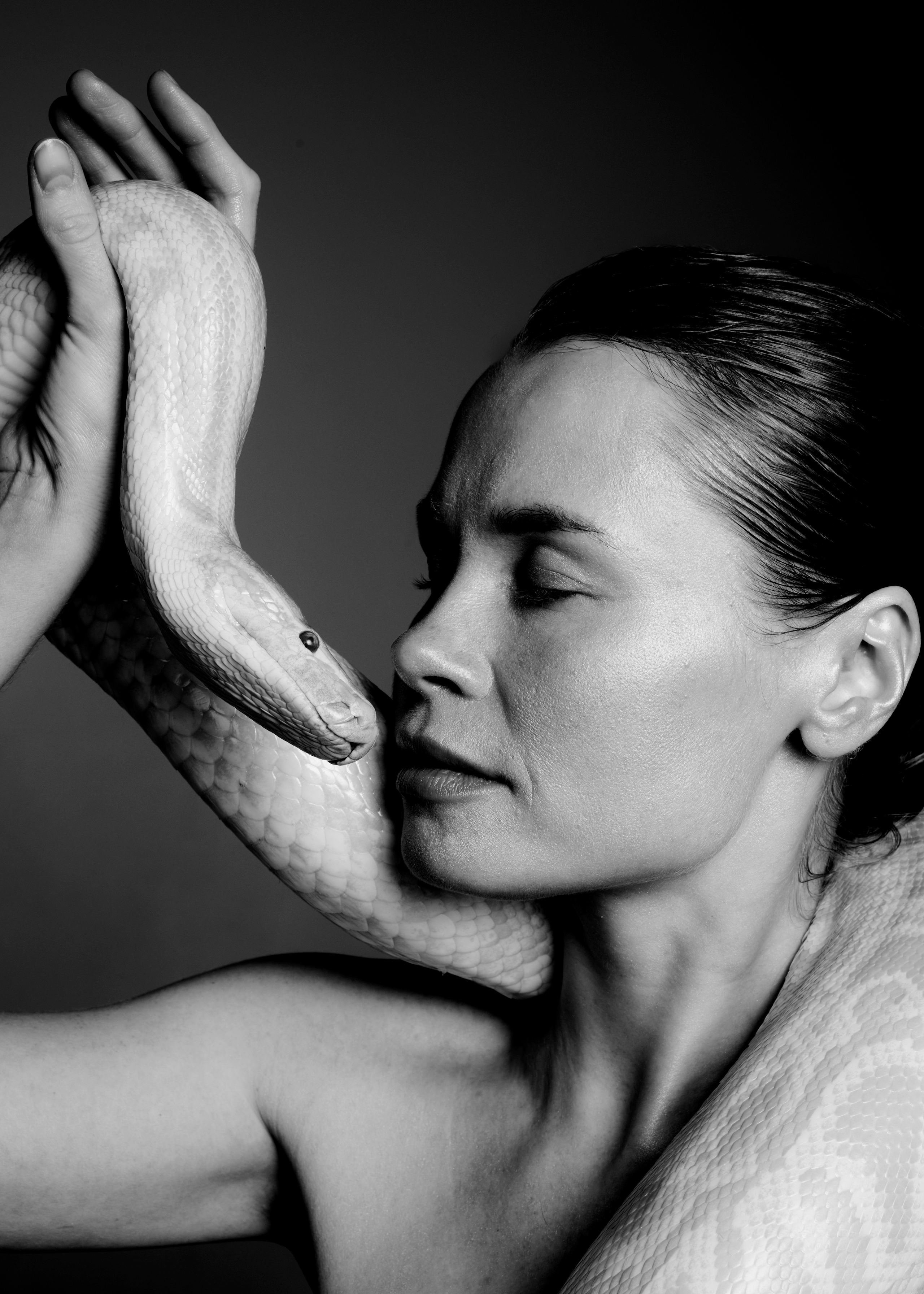 Дана и змея. Фотограф и проводник в эфирные масла Ольга КоСа