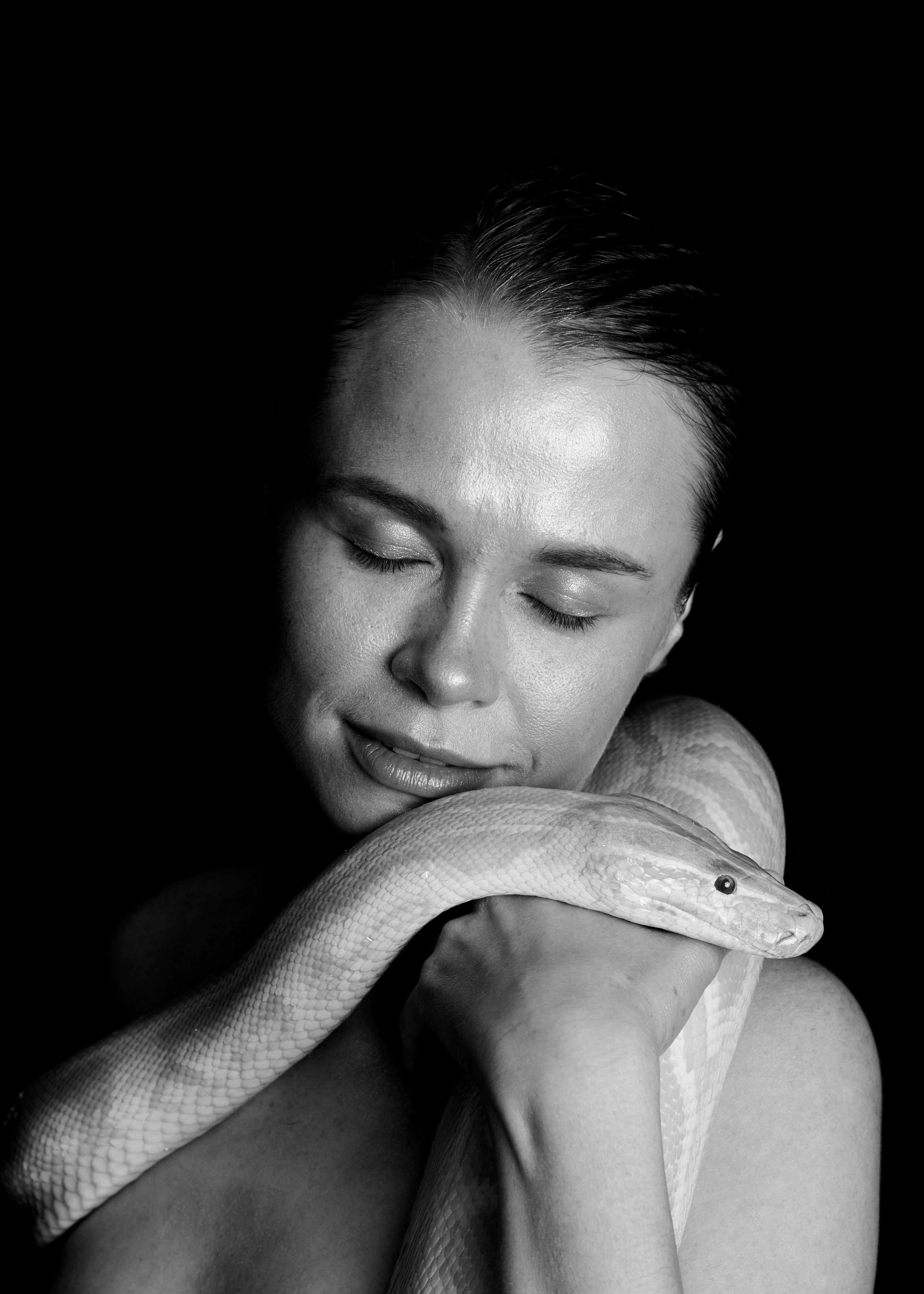 Дана и змея. Фотограф и проводник в эфирные масла Ольга КоСа