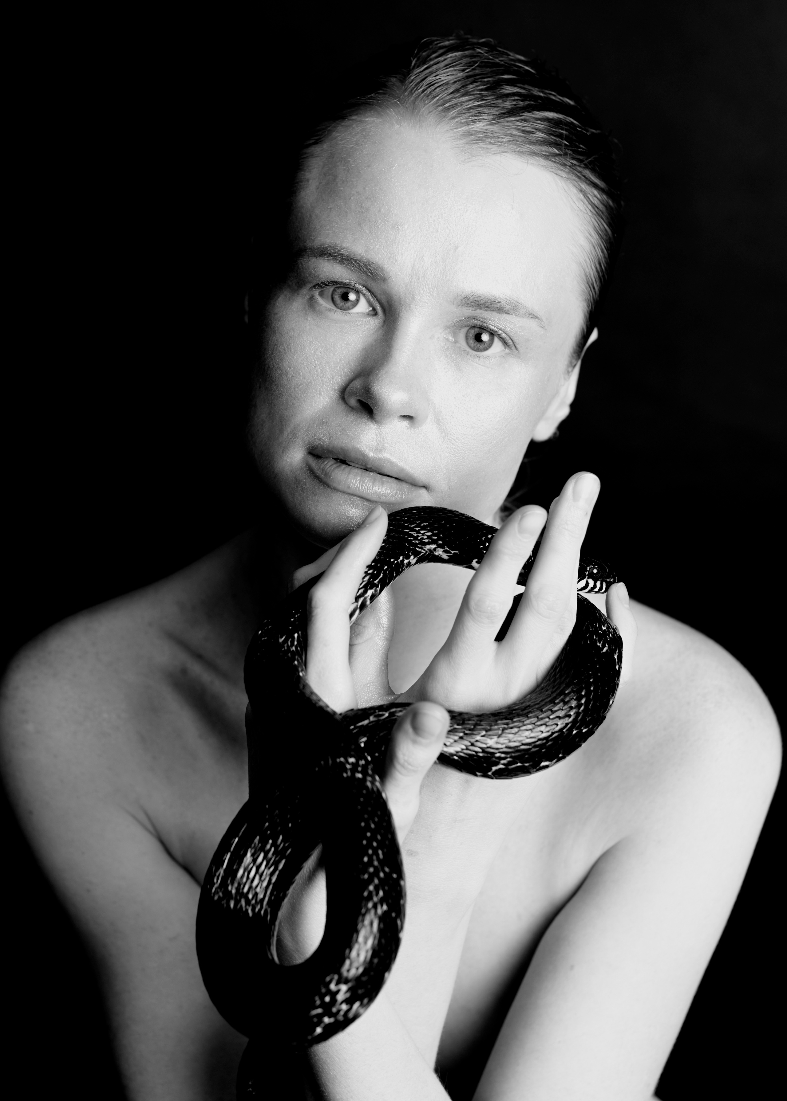 Дана и змея. Фотограф и проводник в эфирные масла Ольга КоСа