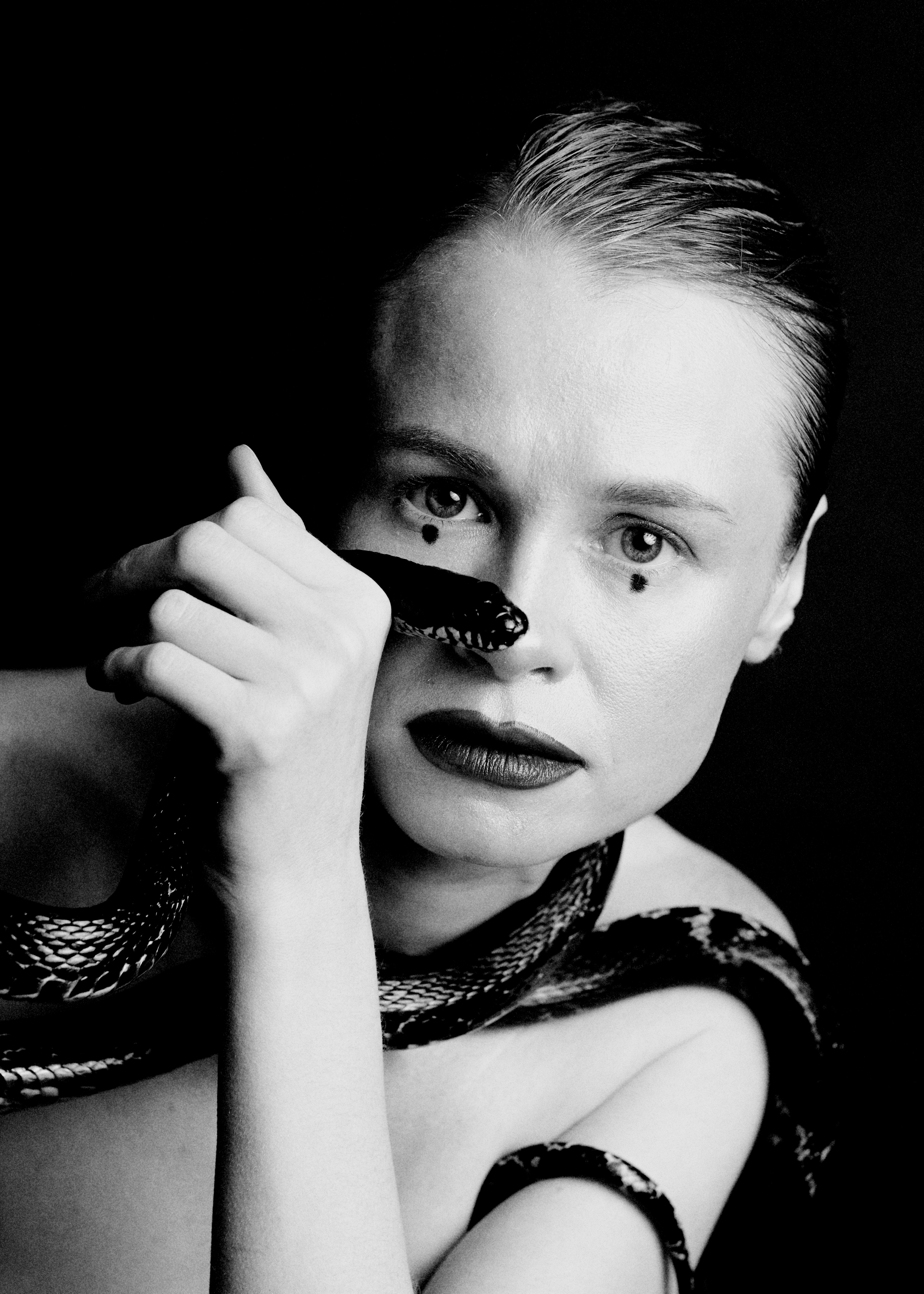 Дана и змея. Фотограф и проводник в эфирные масла Ольга КоСа