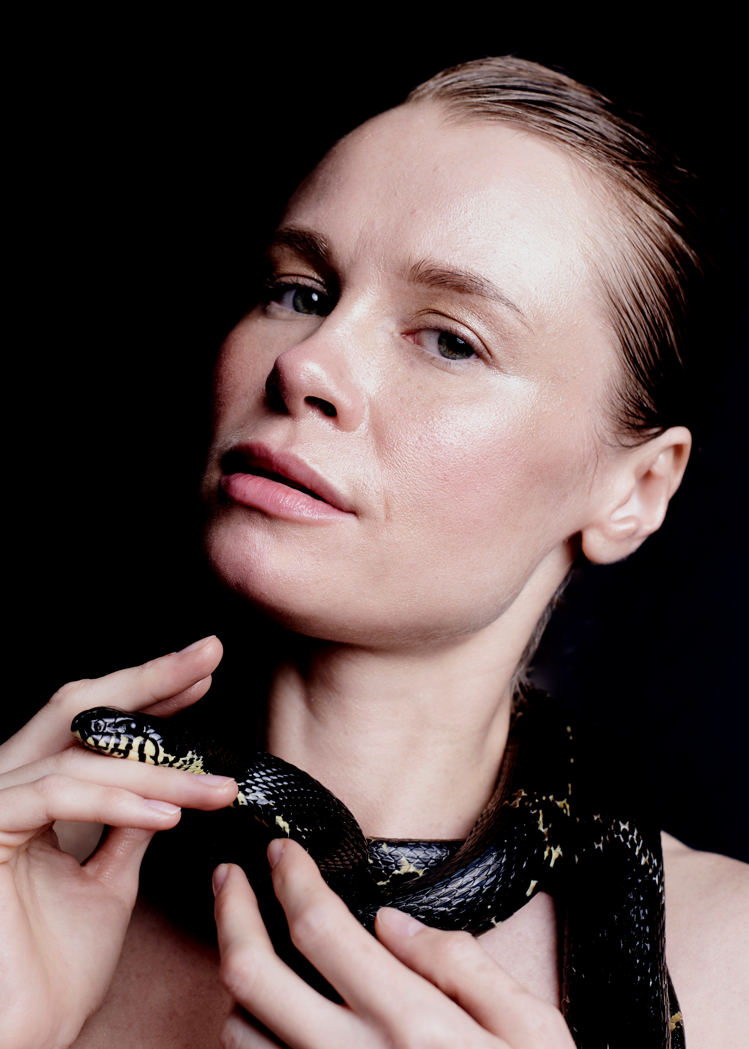 Дана и змея. Фотограф и проводник в эфирные масла Ольга КоСа