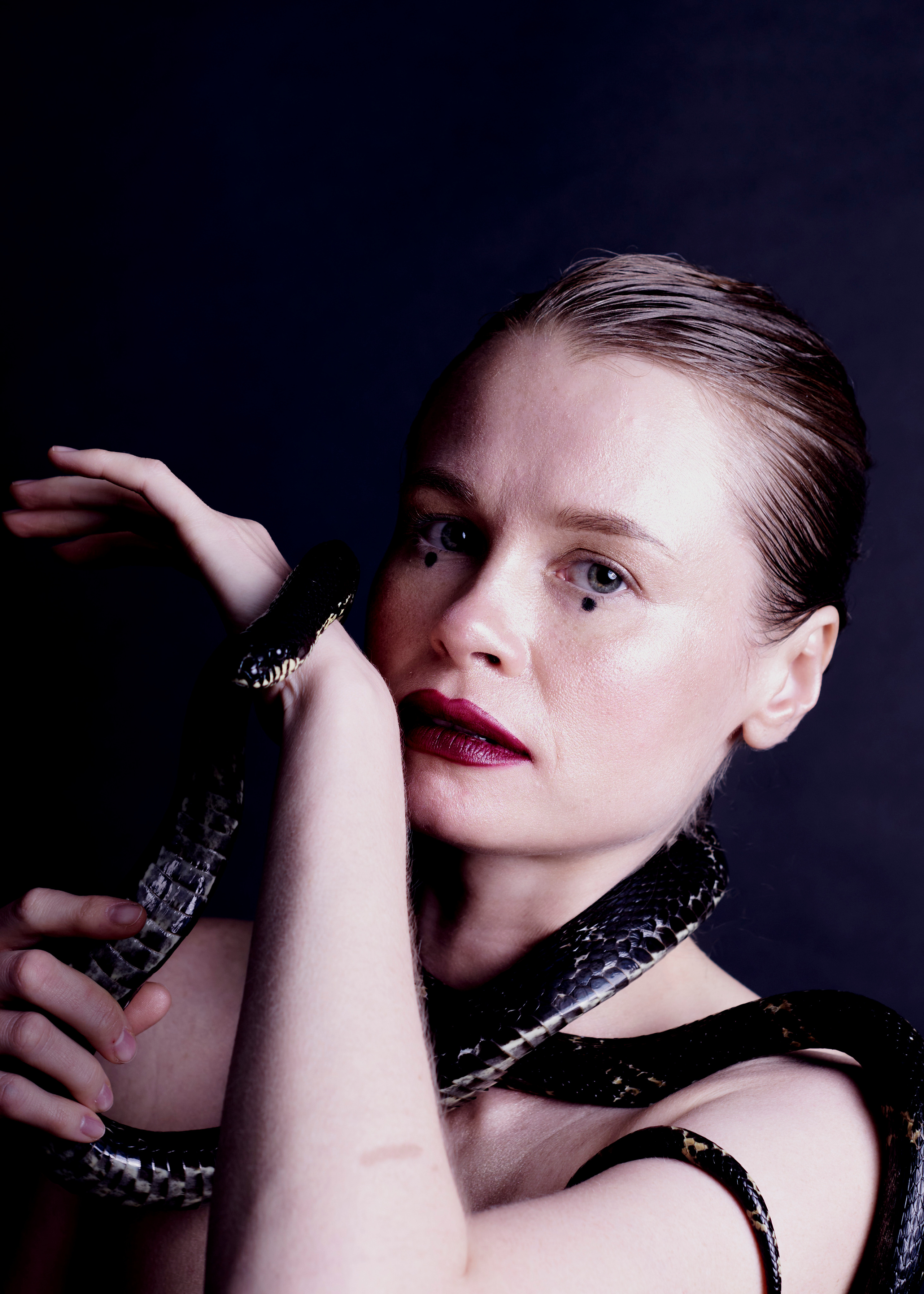 Дана и змея. Фотограф и проводник в эфирные масла Ольга КоСа